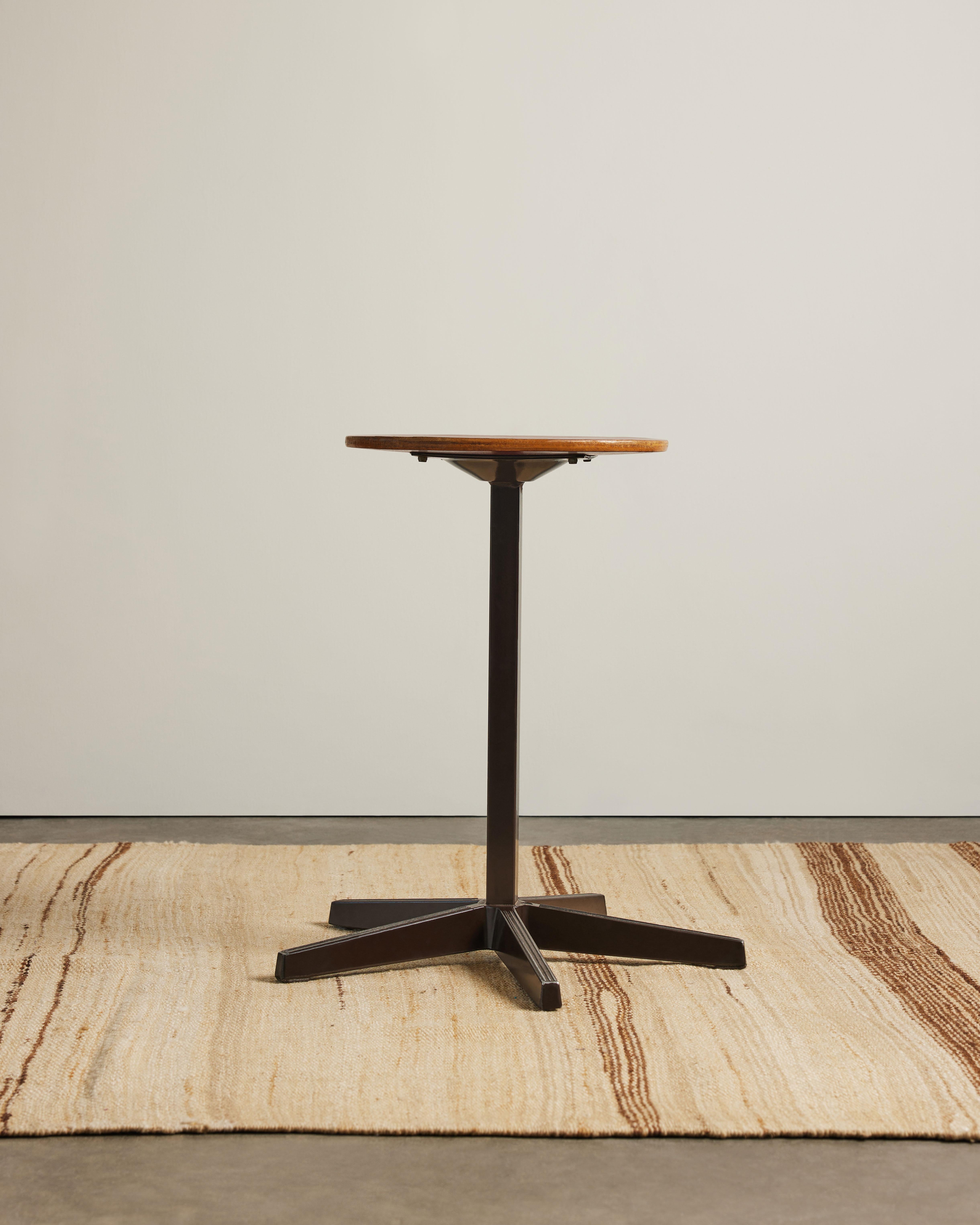 Tabouret industriel en contreplaqué et acier, Hollande, c.C. 1960 État moyen - En vente à New York City, NY
