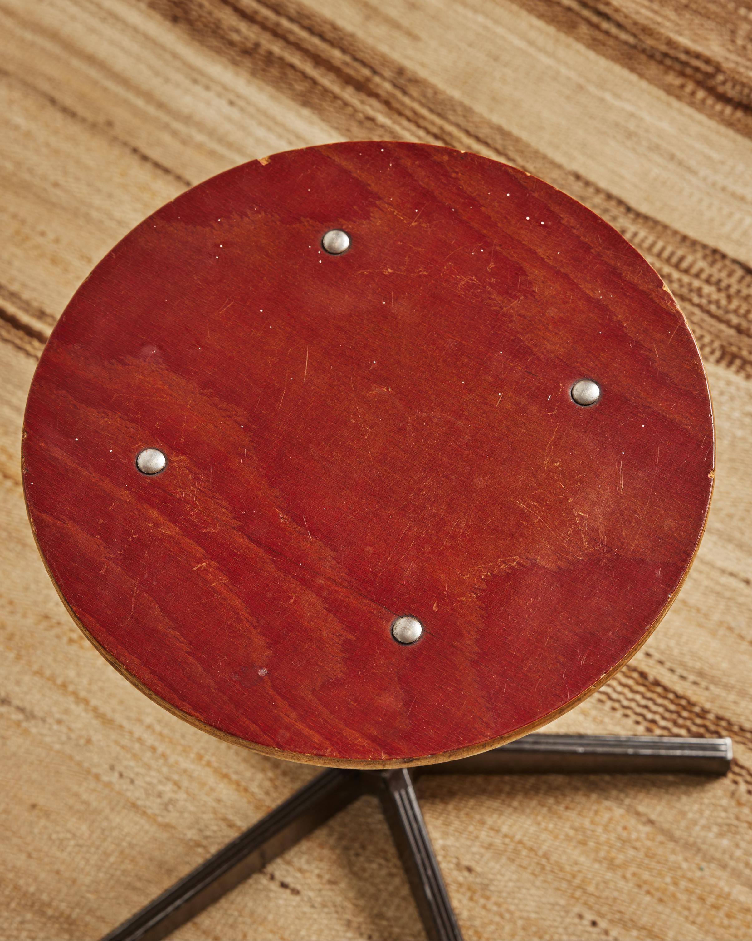 Milieu du XXe siècle Tabouret industriel en contreplaqué et acier, Hollande, c.C. 1960 en vente