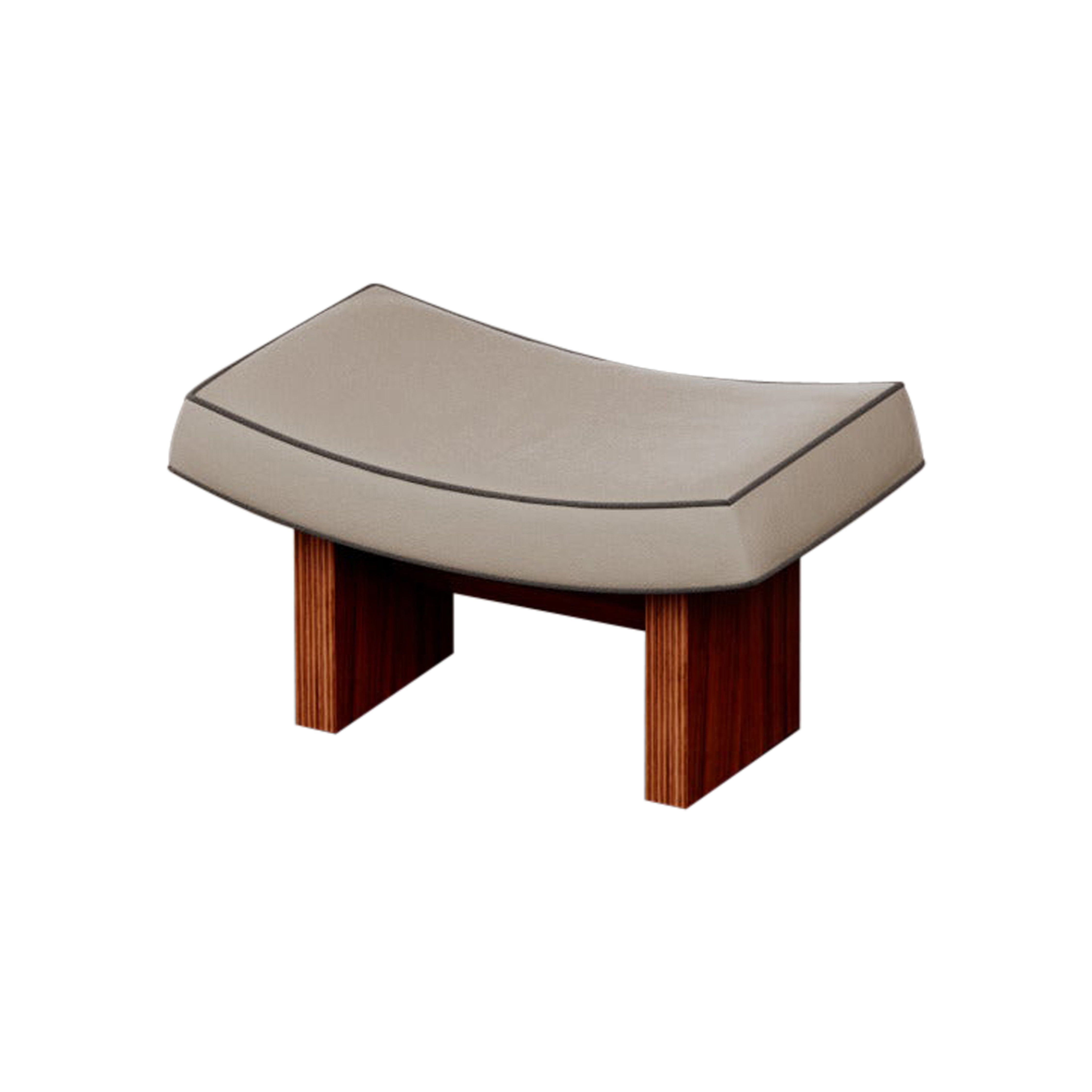 Bali Pouf aus Sperrholz und mit Polsterung von Dainelli Studio Atelier A