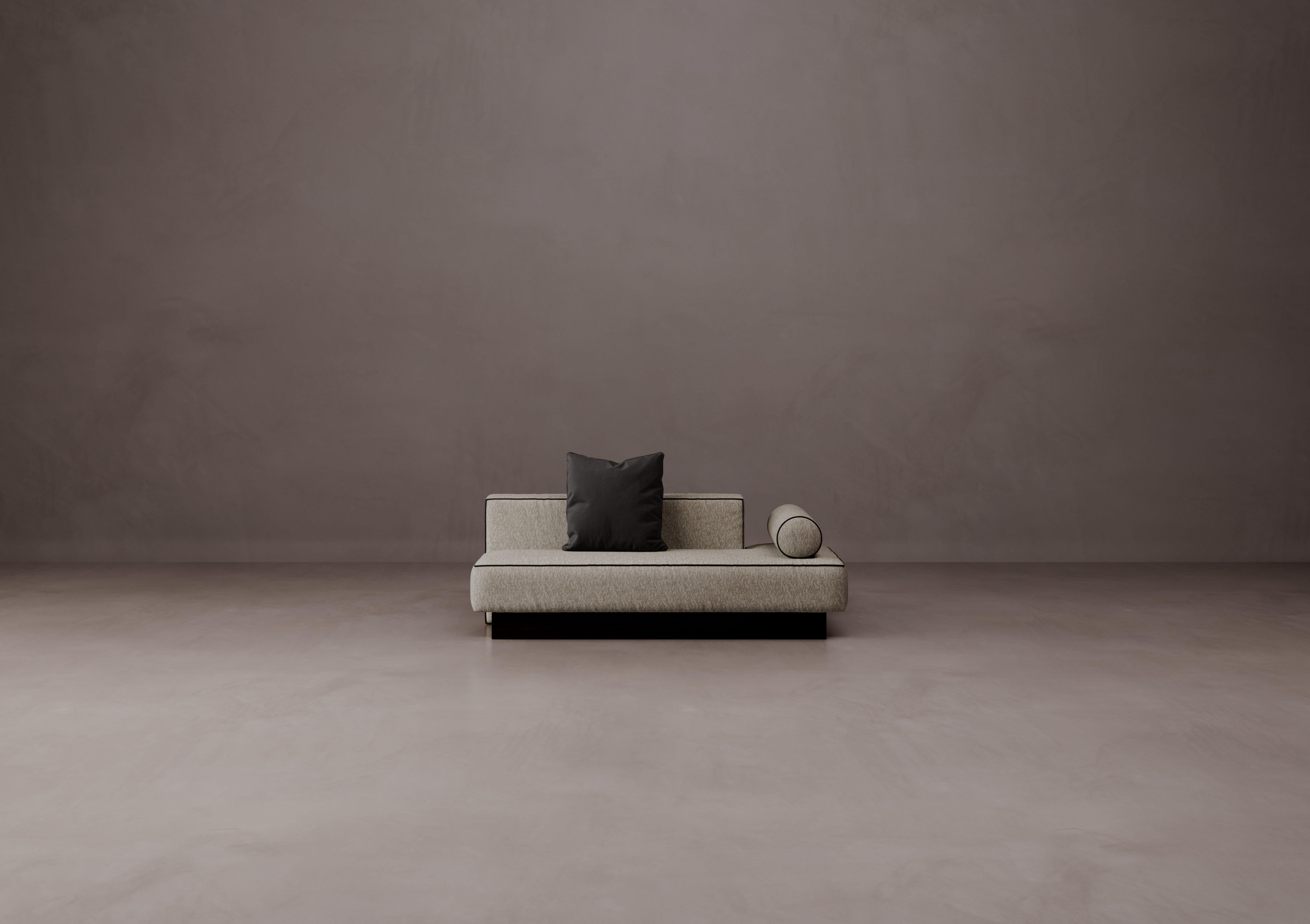 Italiano Divano Cheope in compensato e imbottito di Dainelli Studio Aelier in vendita