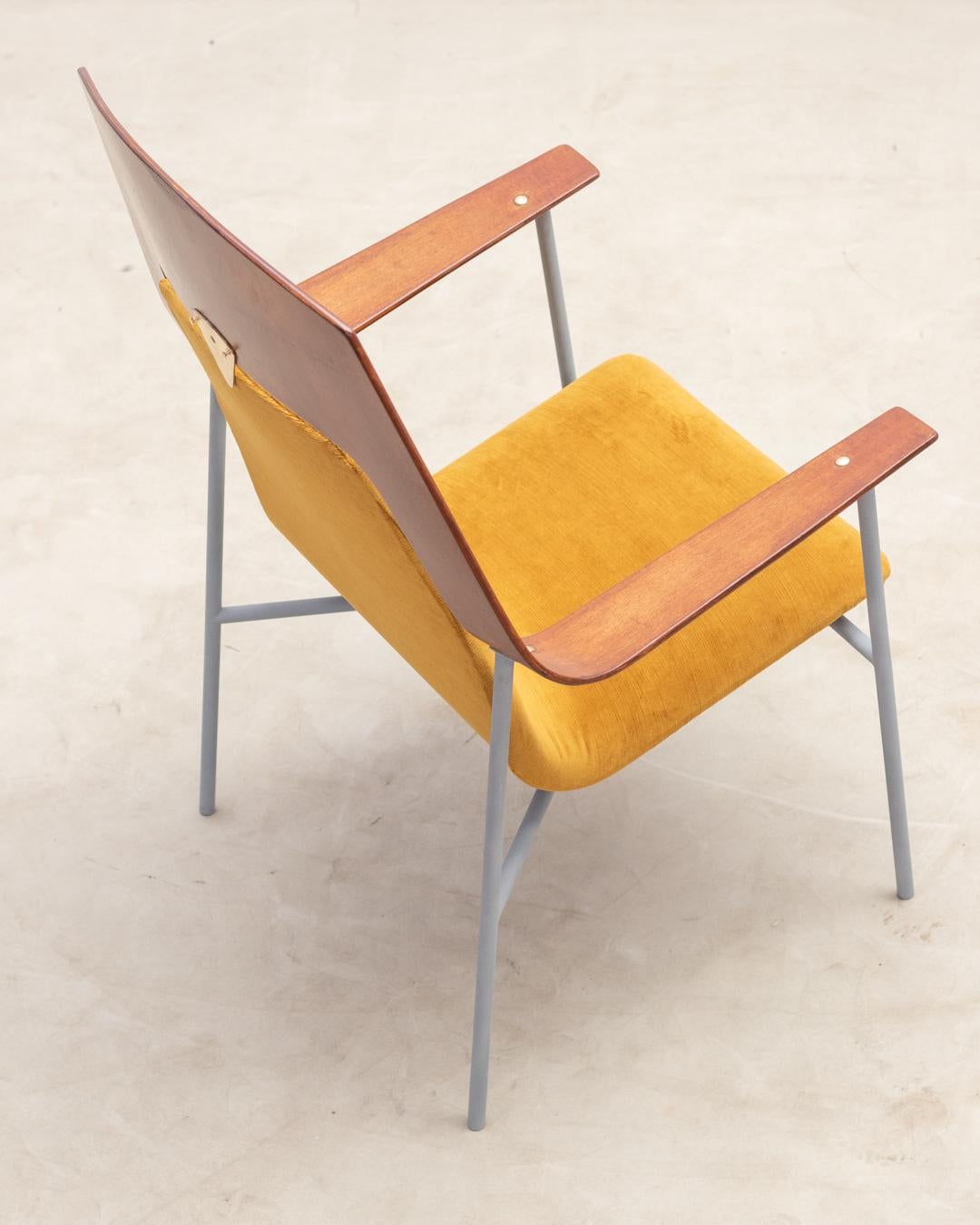 Plywood Armchair Attributed Robin Day, 1960s For Sale 5