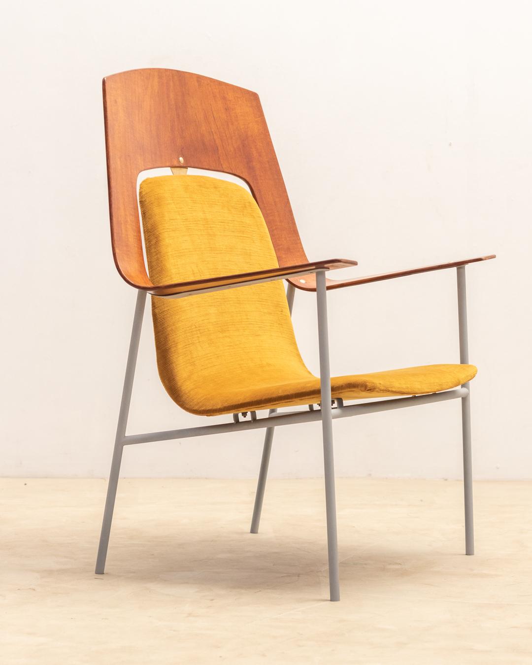 Plywood Armchair Attributed Robin Day, 1960s For Sale 7