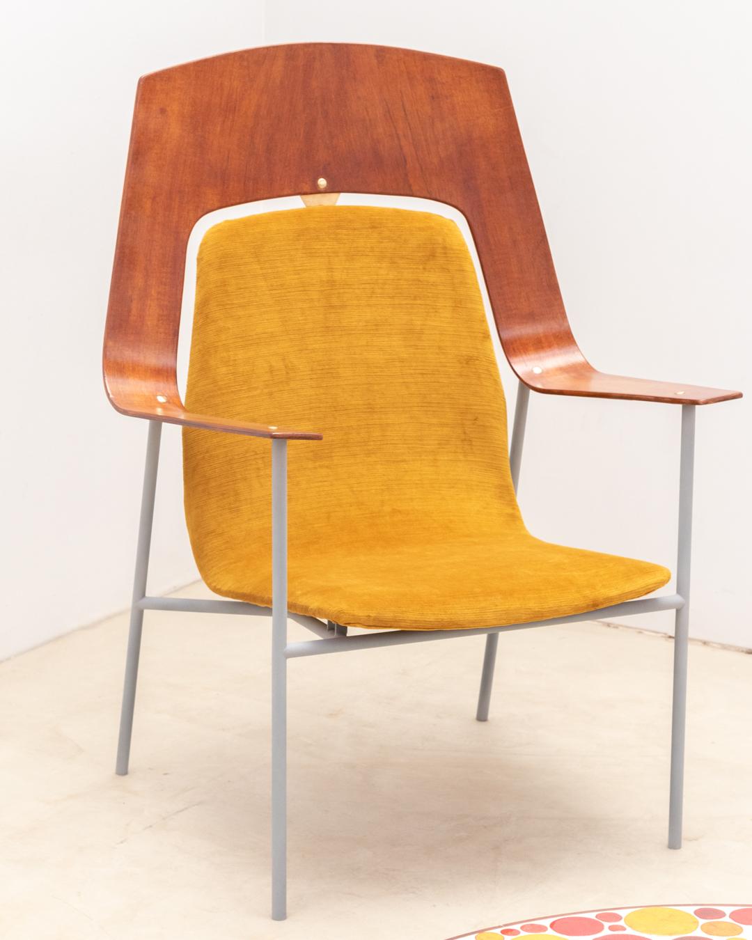 Plywood Armchair Attributed Robin Day, 1960s For Sale 2