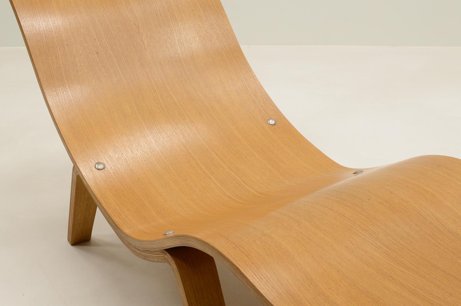 Chaiselongue aus Sperrholz, Skandinavien, 1960er-Jahre. (20. Jahrhundert)
