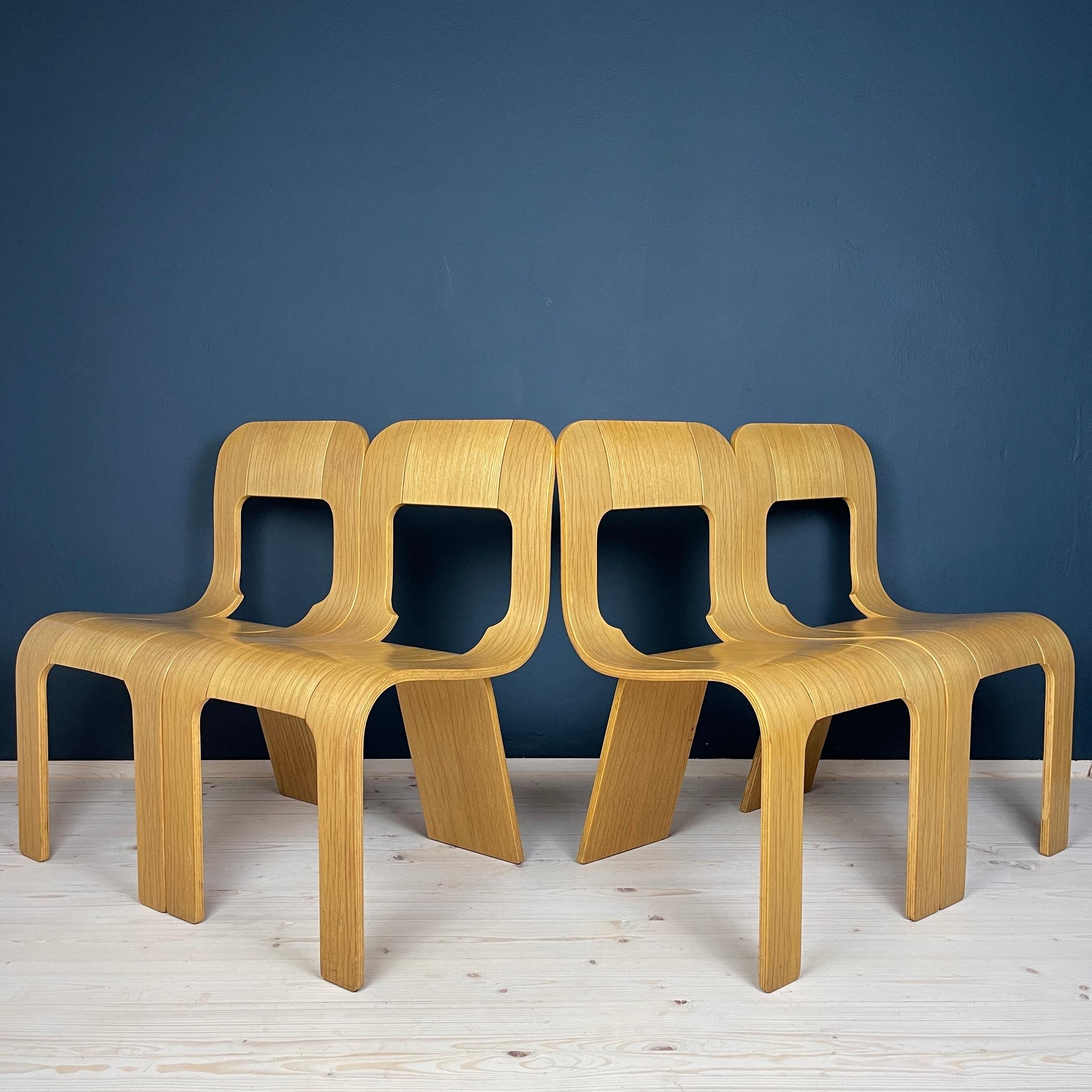 The set of 4 dining chairs 