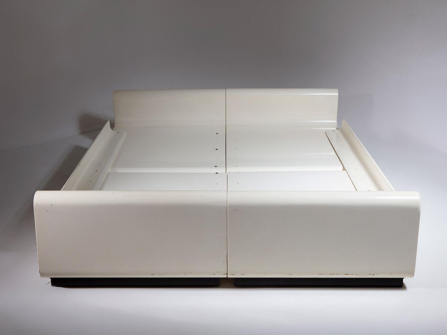 Plywood Double Bed by Benatti, Italy, 1970s In Fair Condition For Sale In Milan, IT