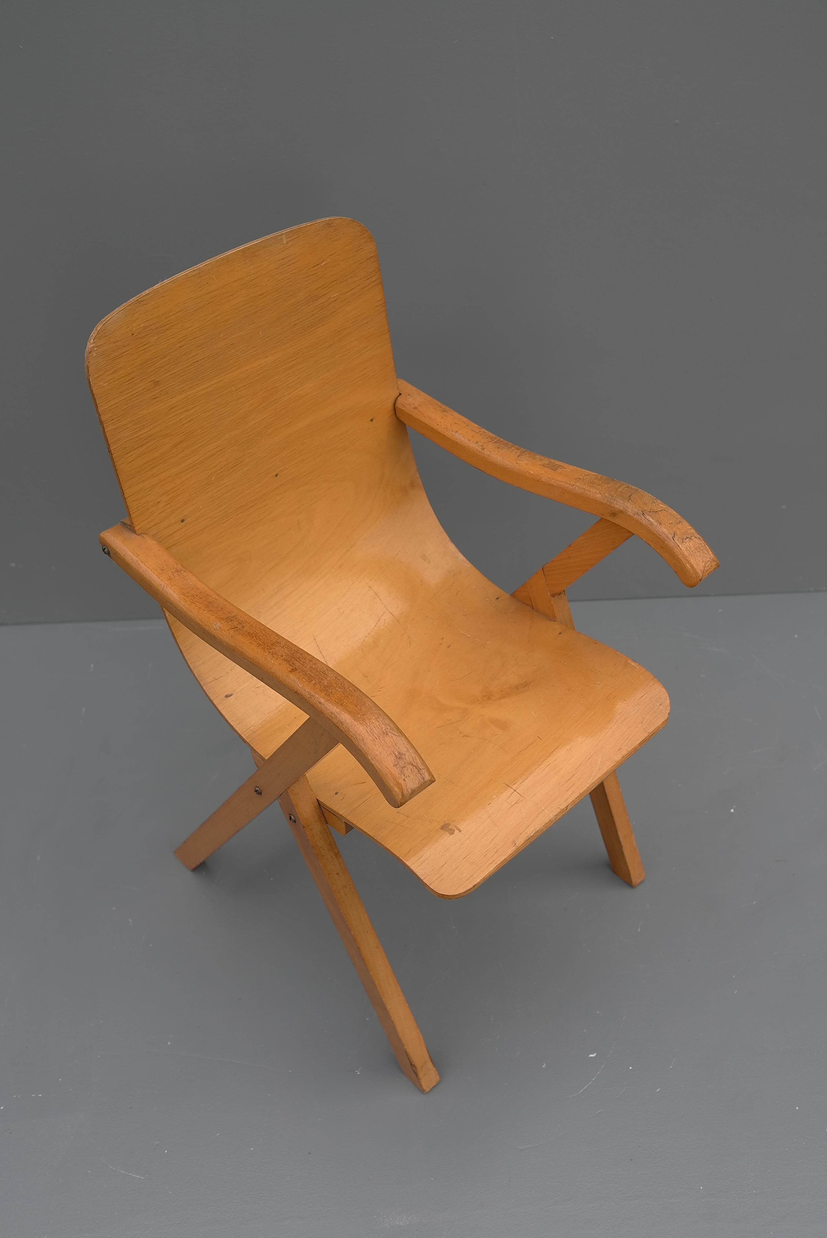 Plywood Mid-Century Modern children chair, 1950's.