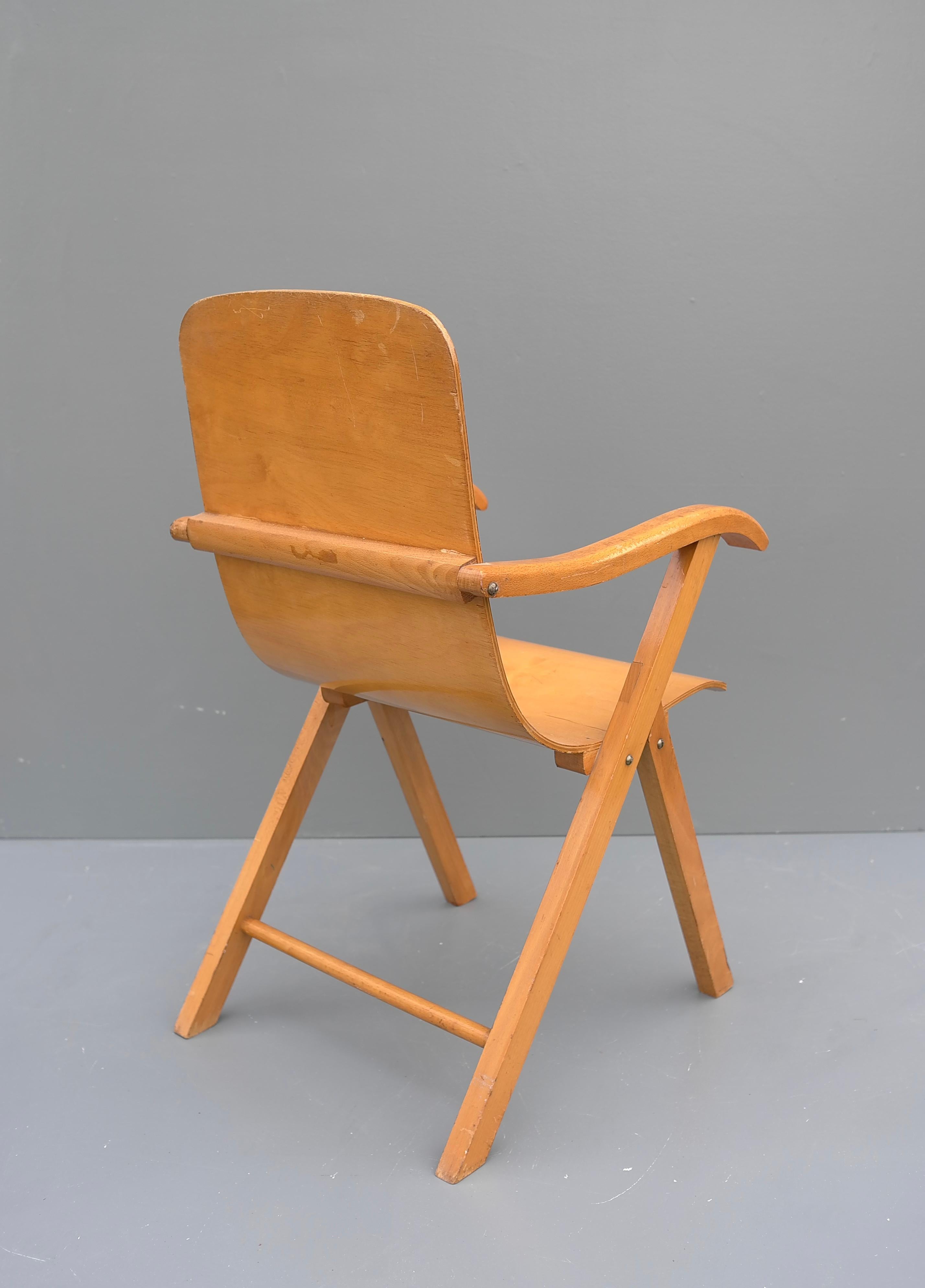 Plywood Mid-Century Modern Children Chair, 1950's For Sale 1