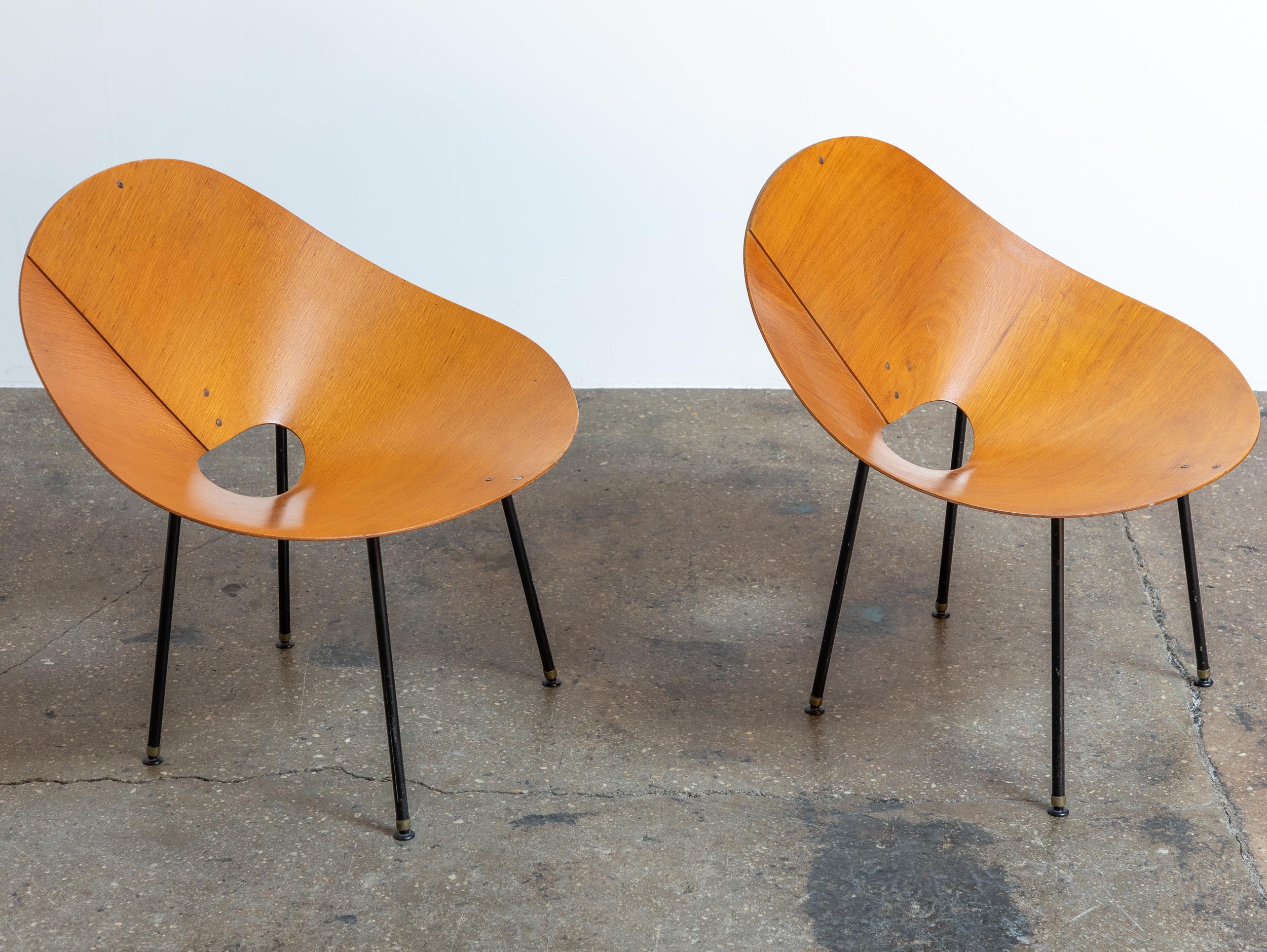 Plywood Mid Century Modern Kone Lounge Chairs by Australian designer Roger McLay For Sale 4