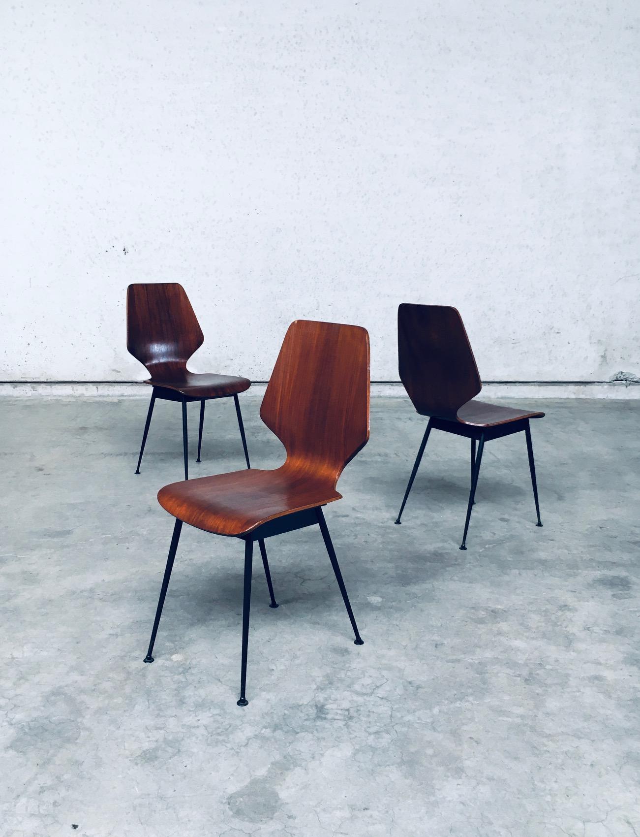 Sedie laterali in compensato attribuite a Carlo Ratti per Legni Curvati, Italia anni '50 In condizioni buone in vendita a Oud-Turnhout, VAN