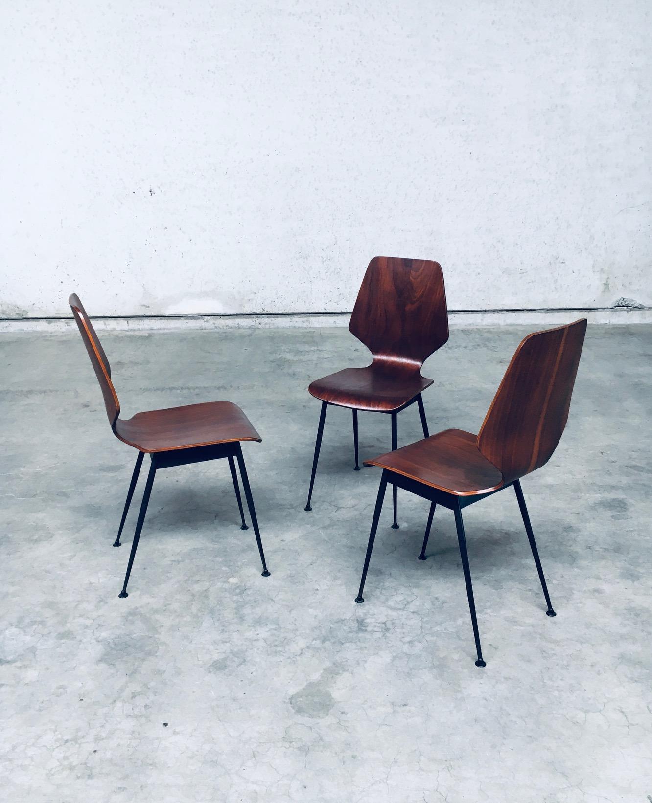 Metà XX secolo Sedie laterali in compensato attribuite a Carlo Ratti per Legni Curvati, Italia anni '50 in vendita
