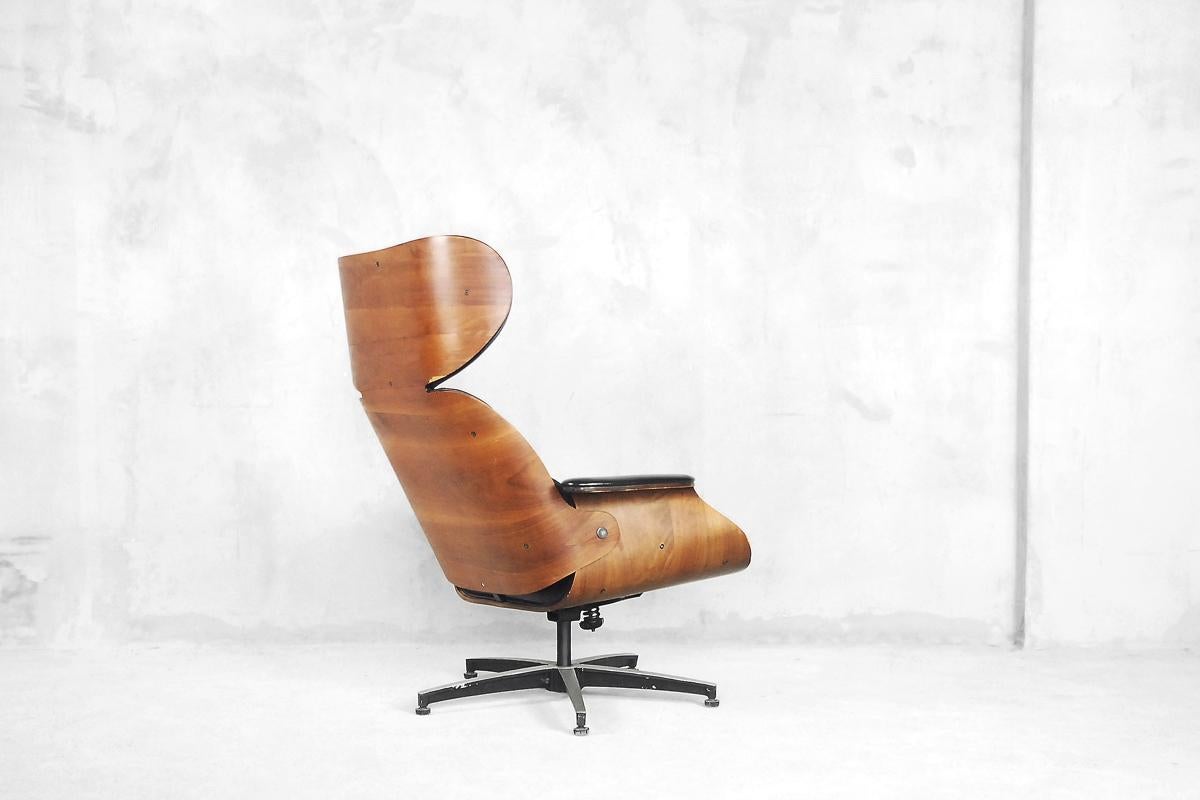 Plywood Swivel Lounge Chair 