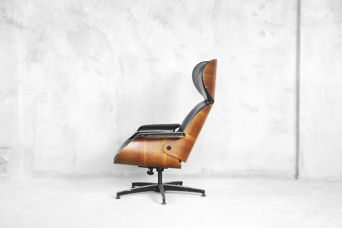 American Plywood Swivel Lounge Chair 