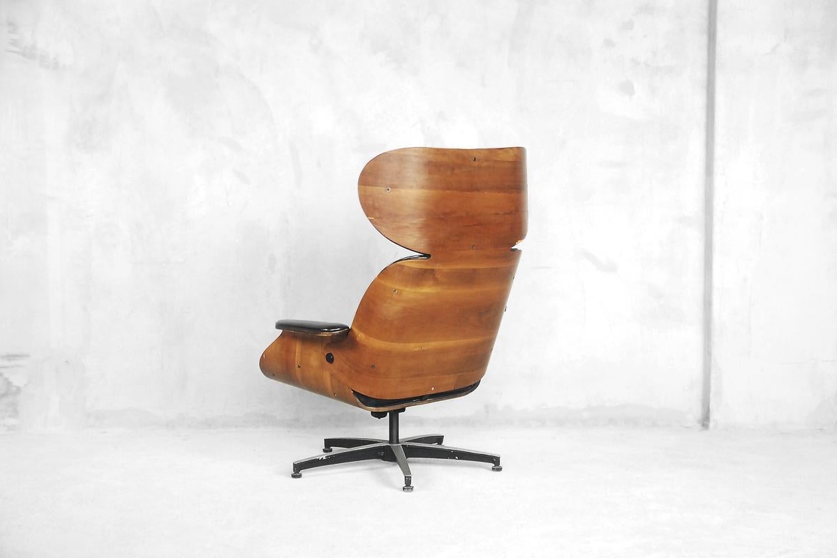 20th Century Plywood Swivel Lounge Chair 