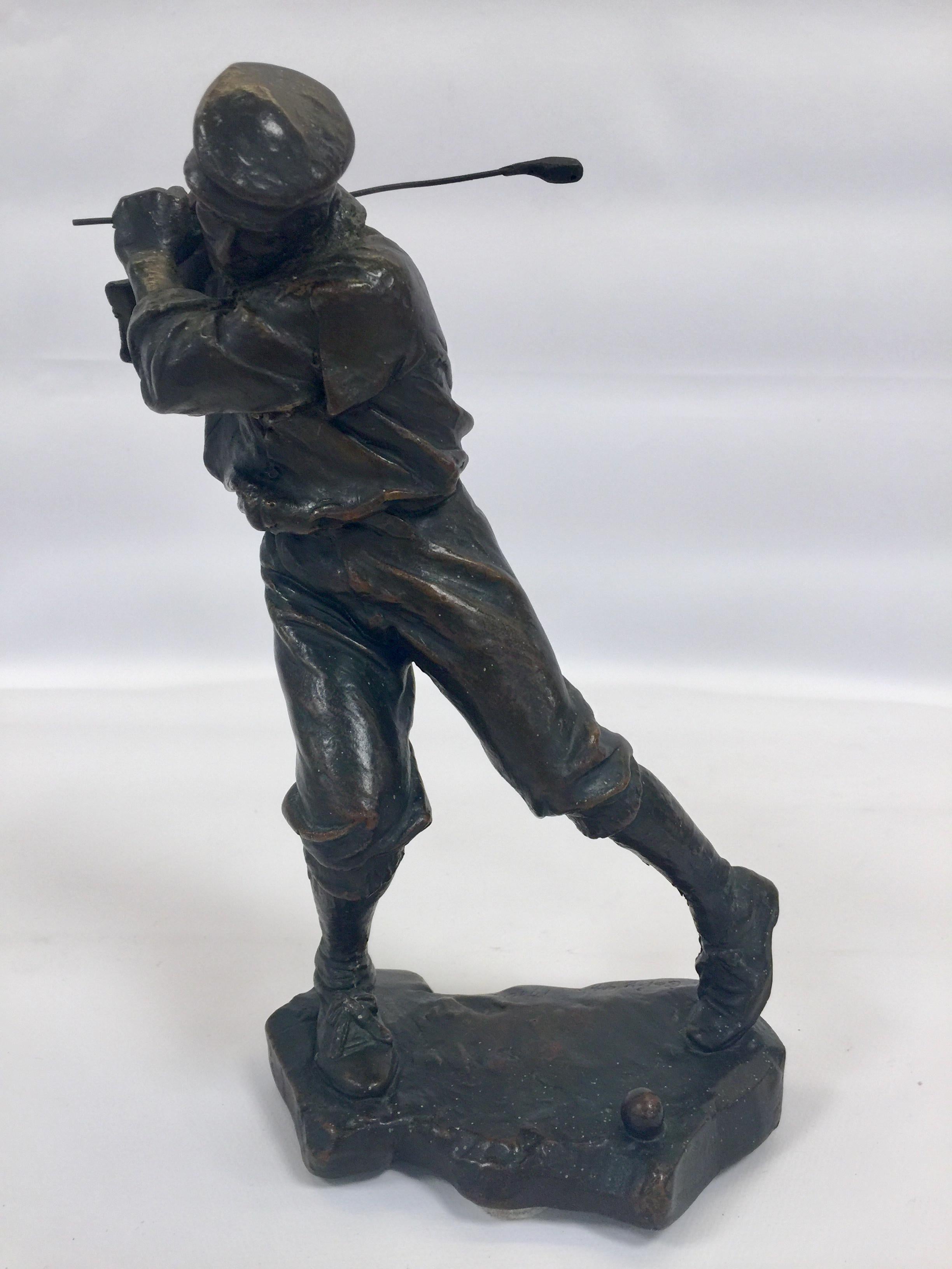 P.Mori Golfer in Petit Bronze Art Deco, circa 1930 In Excellent Condition For Sale In Rio de Janeiro, RJ