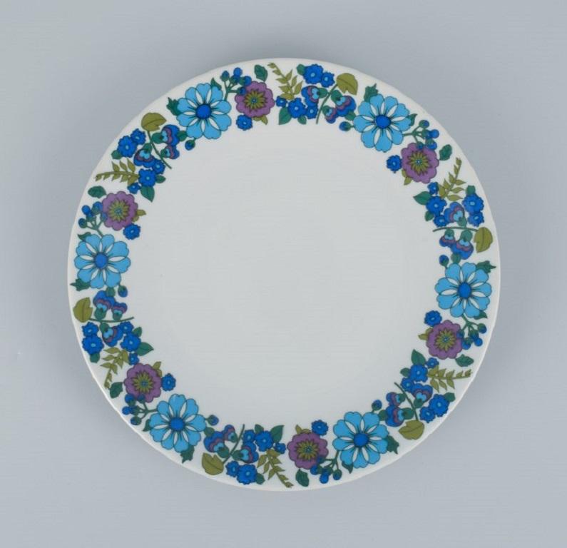 PMR, Bavaria, Jaeger & Co, Germany.
A set of five retro dinner plates in porcelain with a floral motif.
Approx. 1970s.
Stamped Jaeger & Co.
In perfect condition.
Dimensions: D 24.0 cm.