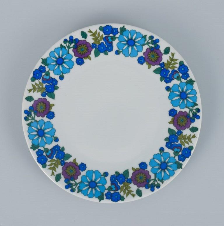PMR, Bavaria, Jaeger & Co. Germany.
A set of six retro plates in porcelain with a floral motif.
circa 1970s.
Stamped Jaeger & Co.
In perfect condition.
Dimensions: D 19.5 cm.