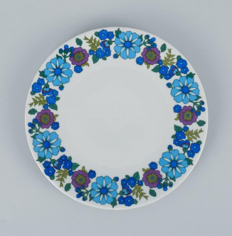 PMR, Bavaria, Jaeger & Co, Germany.
A set of ten retro plates in porcelain with a floral motif.
Approximately 1970s.
Stamped Jaeger & Co.
In perfect condition.
Dimensions: d 19.5 cm.