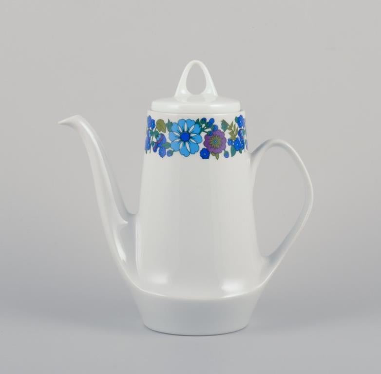 Pmr, Bavière, Jaeger & Co, Allemagne.
Cafetière, crémier et sucrier en porcelaine.
Datant approximativement des années 1970.
Marqué Jaeger & Co.
En parfait état.
Cafetière : H 24,0 cm x D 22,0 cm.
Crémier : H 9,0 cm x P 9,0 cm.
Sucrier : H 10,0 cm x