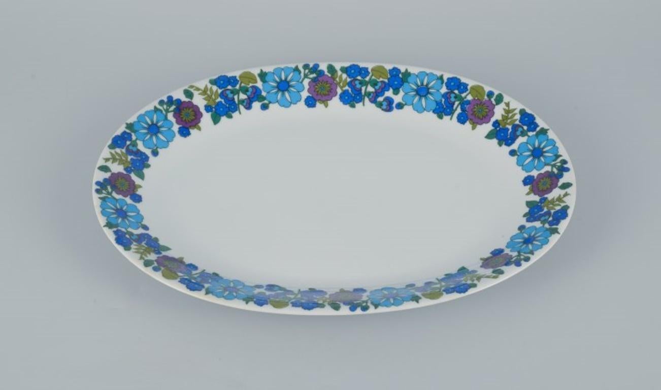 PMR, Bavaria, Jaeger & Co, Germany.
Dish and bowl in retro porcelain with a floral motif.
Approx. 1970s.
Stamped Jaeger & Co.
In perfect condition.
Dimensions bowl: D 23,0 x H 7,2 cm.
Dimensions tray: L 33,0 x B 23,0 cm.