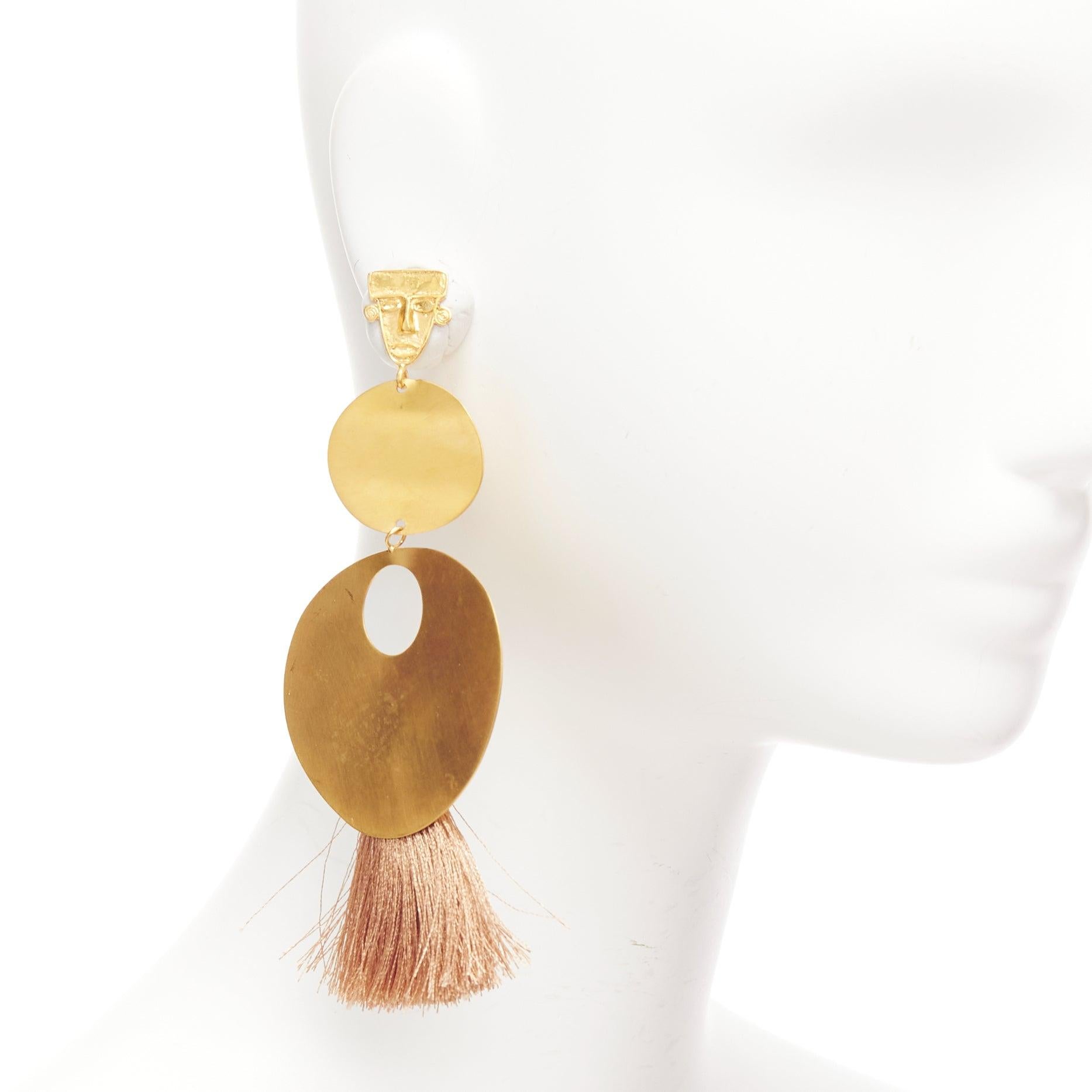 PMX CANO Orecchini a perno in metallo dorato con volto tribale beige Pair
Riferimento: AAWC/A01235
Marchio: PMX Cano
Materiale: Metallo
Colore: oro
Modello: Tinta unita
Chiusura: Spillo

CONDIZIONE:
Condizioni: Discreto, questo articolo è stato