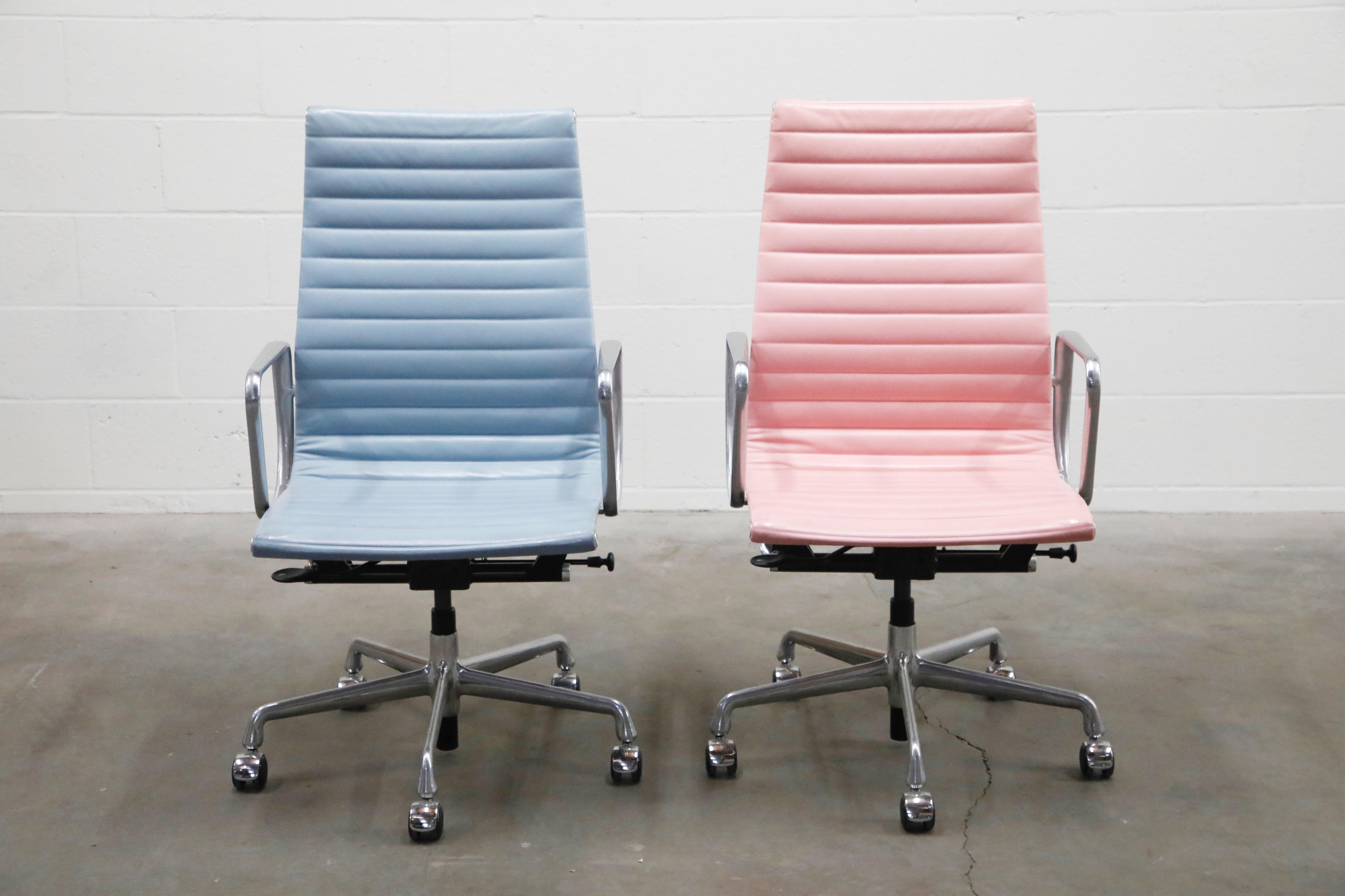This lovely Herman Miller baby blue leather Eames Aluminum Group Executive Chair has the fully upgraded extended version of the Pneumatic Lift option. This increases the height in which the chairs can be adjusted to, from 16.5