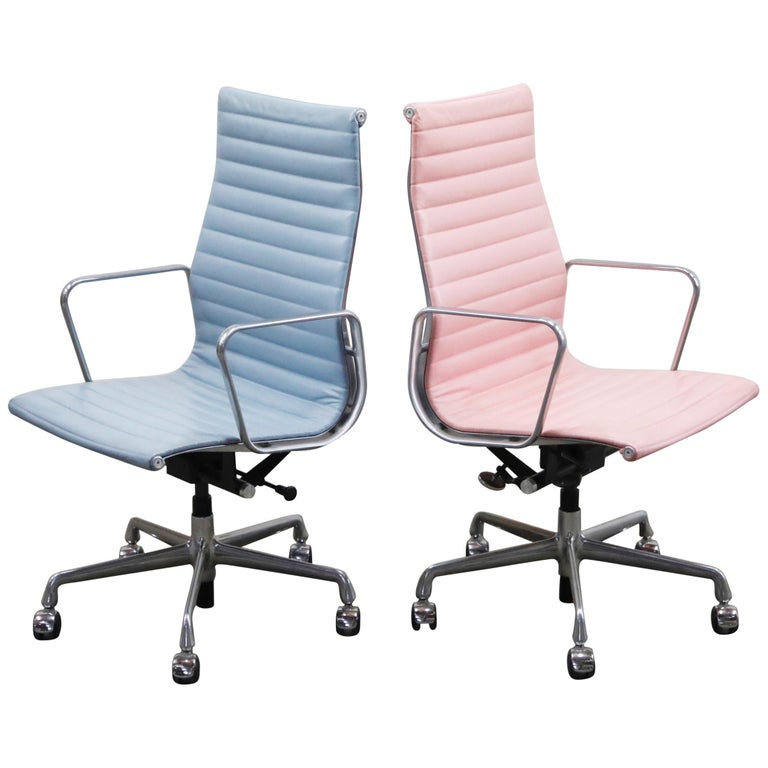 Pneumatic Extended Lift Aluminum Group Executive Chair by Herman Miller,  Signed at 1stDibs