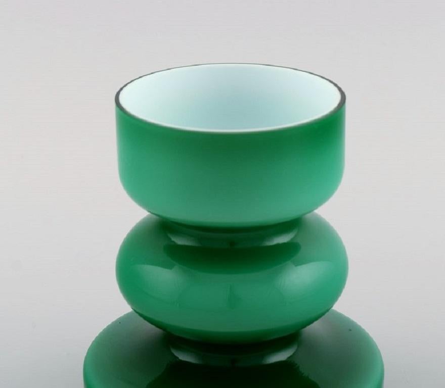 P.O. Power for Alsterfors. Vase in green mouth-blown art glass. 
Swedish design, 1960s / 70s.
Measures: 15 x 12.5 cm.
In excellent condition.
Sticker.