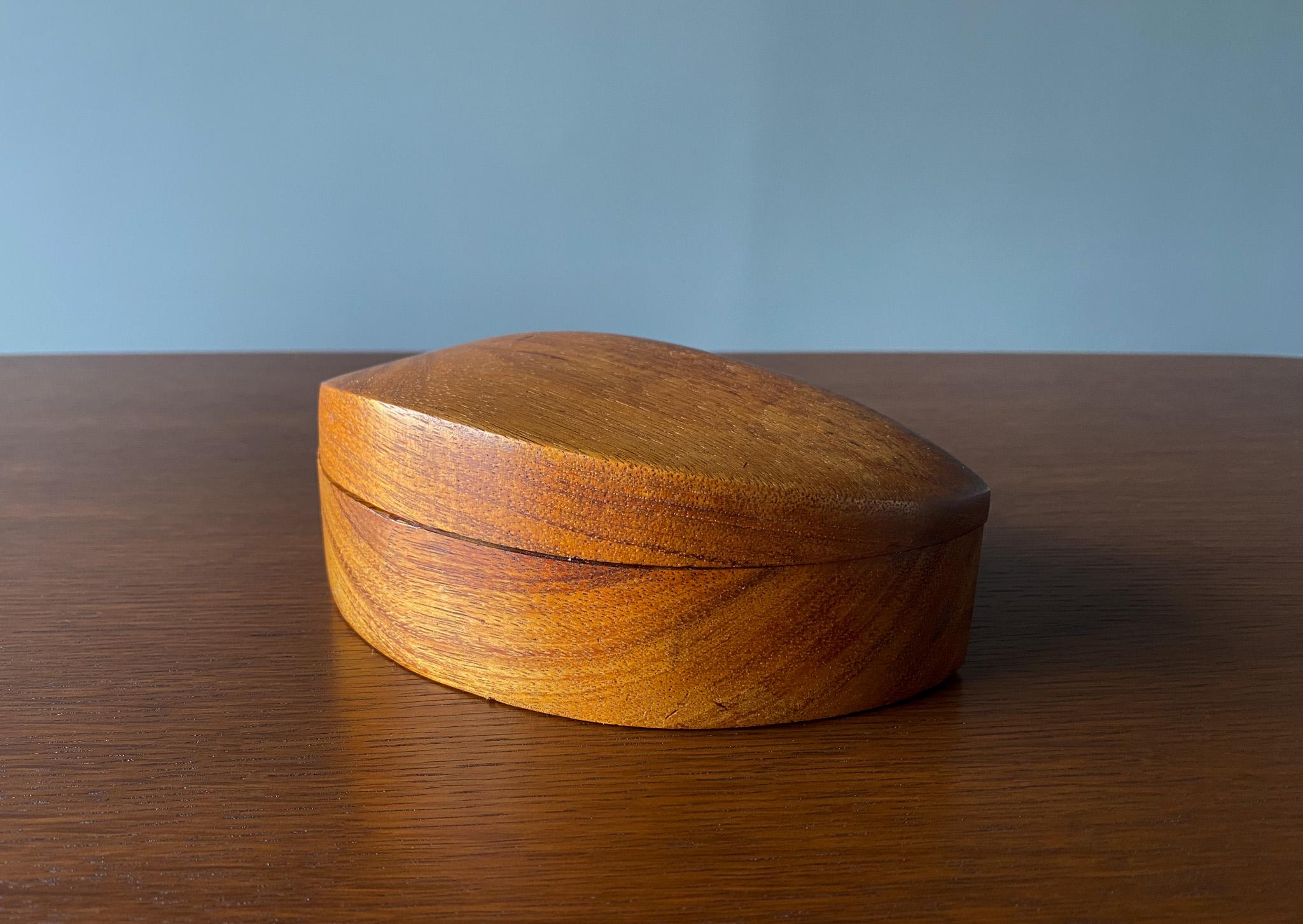 Po Shun Leong Handcrafted Koa Wood Box, USA, 1986.  Signed to the bottom.  
