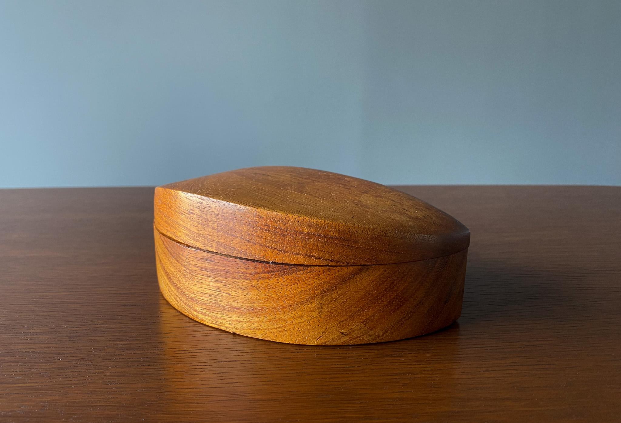 Modern Po Shun Leong Handcrafted Koa Wood Box, USA, 1986 For Sale