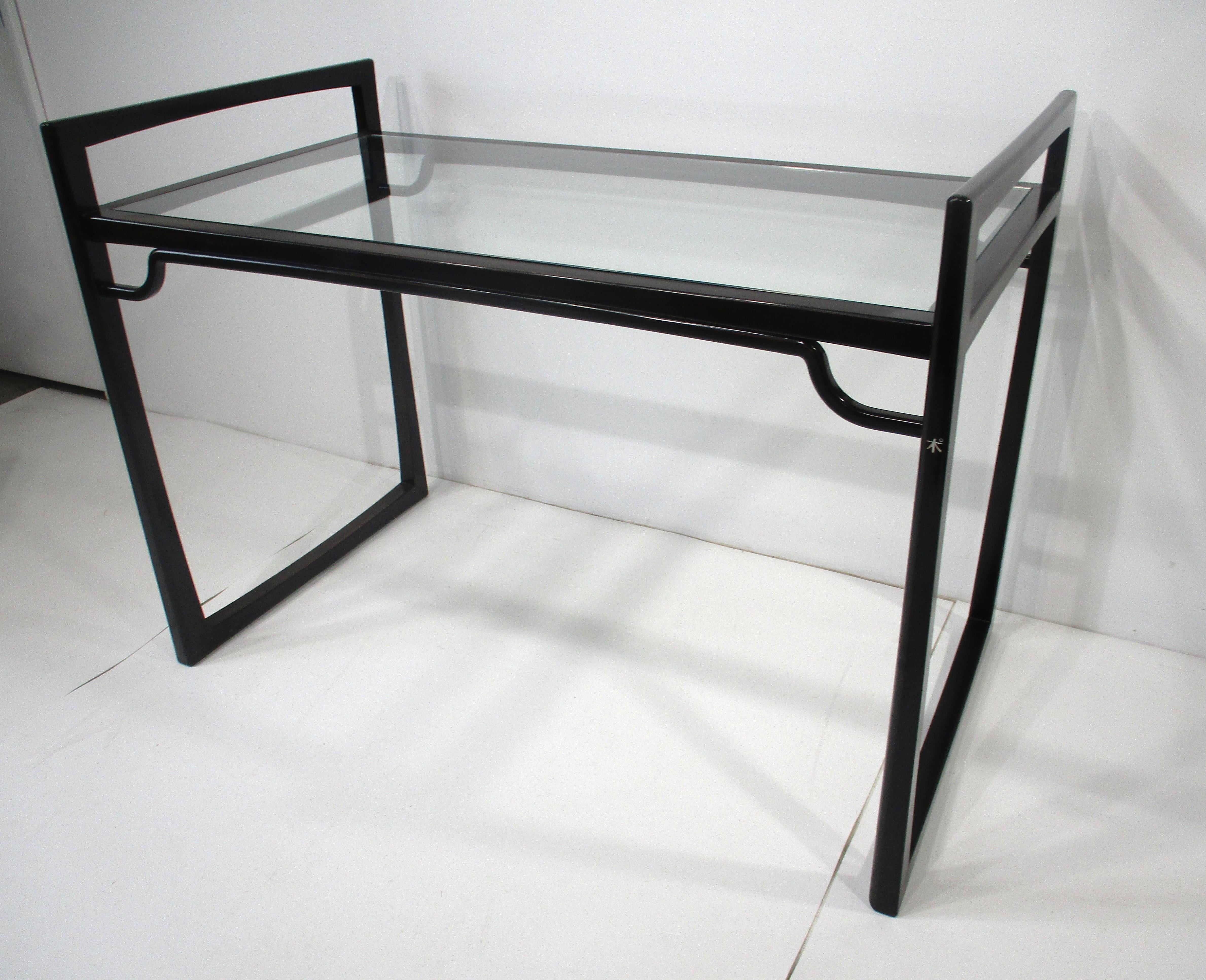 Po Wah Styled Mid Century Oriental Handcrafted Desk w / Stuhl Hong Kong (Hongkong) im Angebot