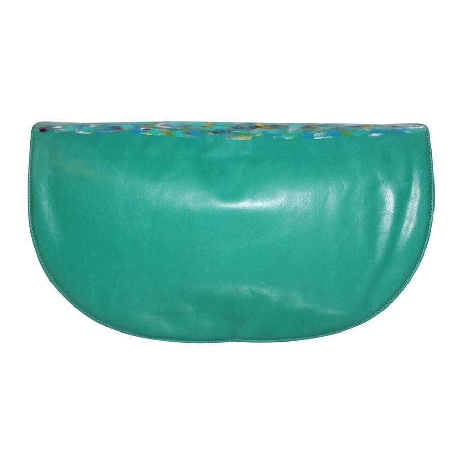 Leather Green color with paint multicolored strokes Magnetic closure With chain Cm 34 x 20 x 4 (13.38 x 7.87 x 1.57 inches)
