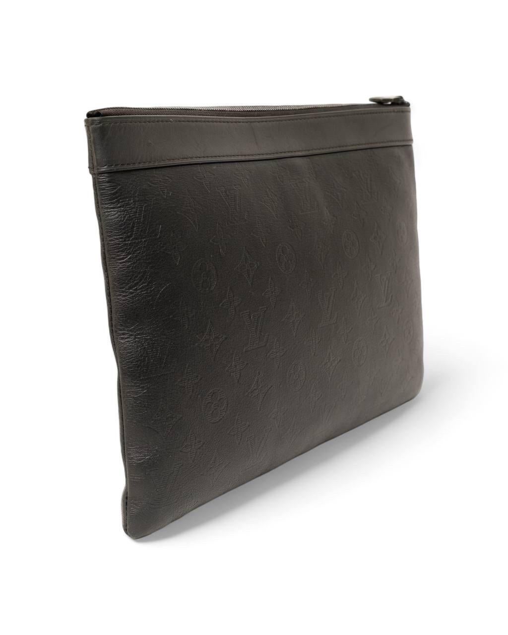 Pochette Louis Vuitton Discovery Empreinte Nera in vendita 1