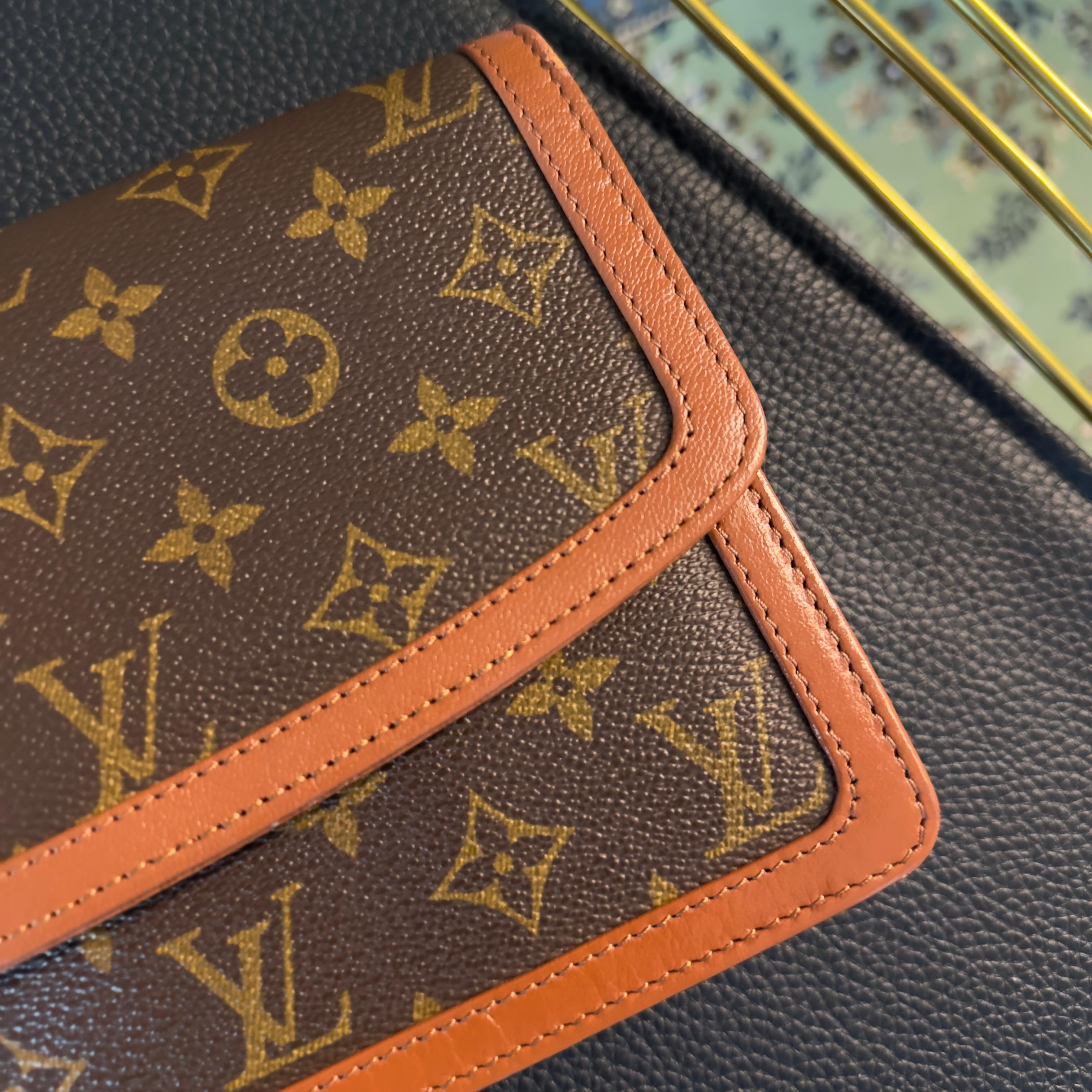 Pochette Louis Vuitton Vintage in ottime condizioni In Excellent Condition In Basaluzzo, IT