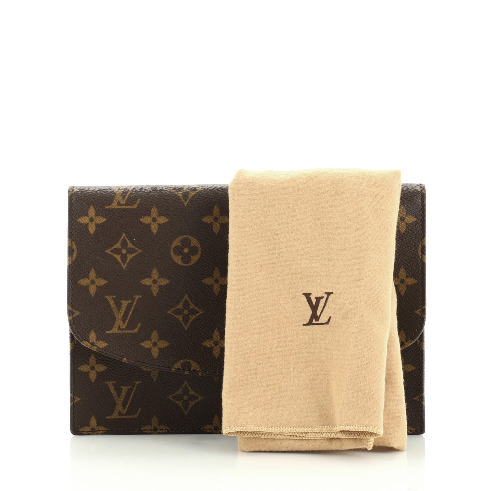 Condition: Very good. Minor wear on base corners and in interior, splitting on side opening wax edges. Small mark and bubbling underneath flap, scratches on hardware.
Accessories: Dust Bag
Measurements:
Designer: Louis Vuitton
Model: Pochette Rabat