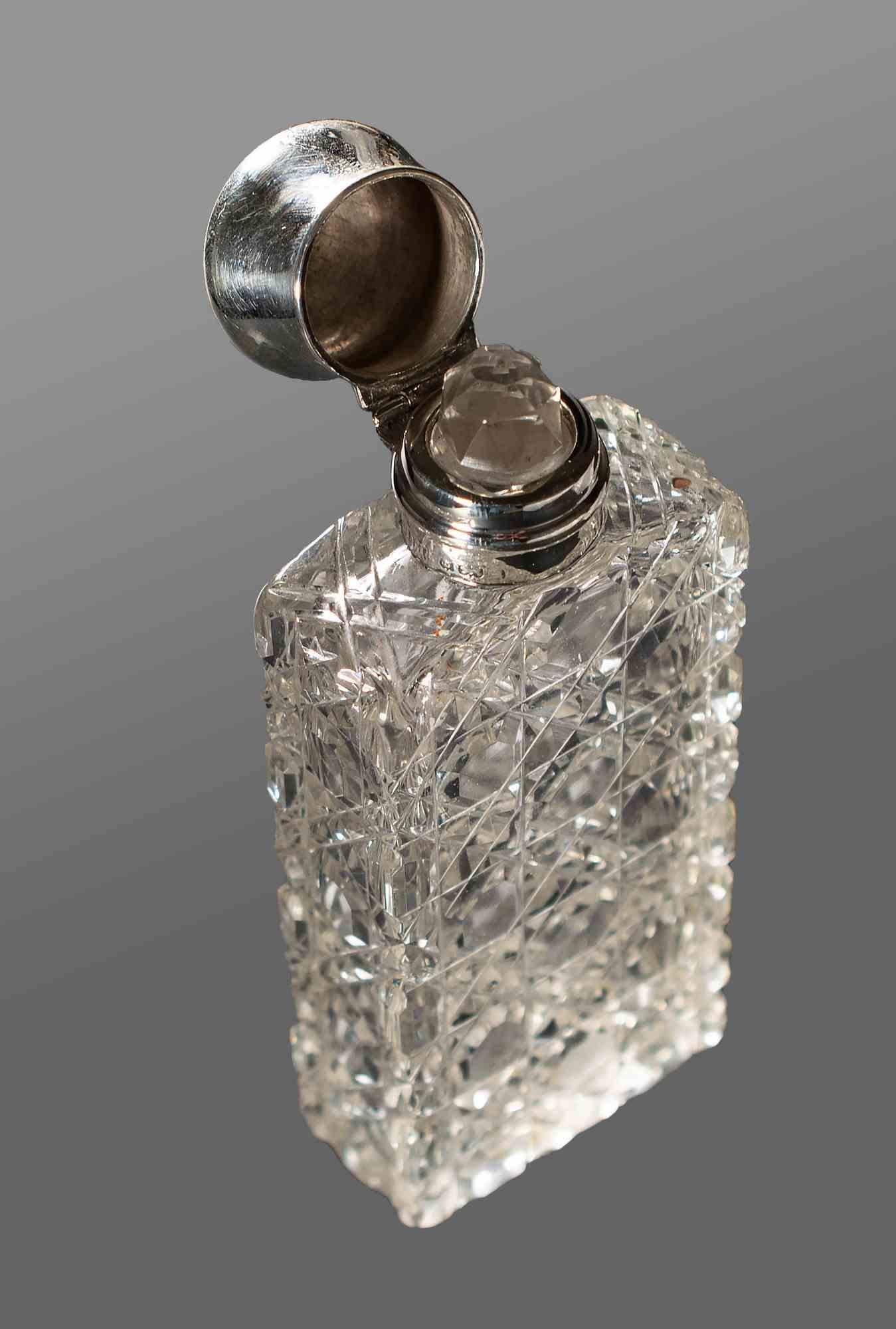 Pocket bottle for alcohol. Is a silver decorative object realized by French Artist of the Mid-20th Century.

Pocket bottle for alcohol. Made in France. Baccarat crystal with silver cap. 

Red enamel ferrule.