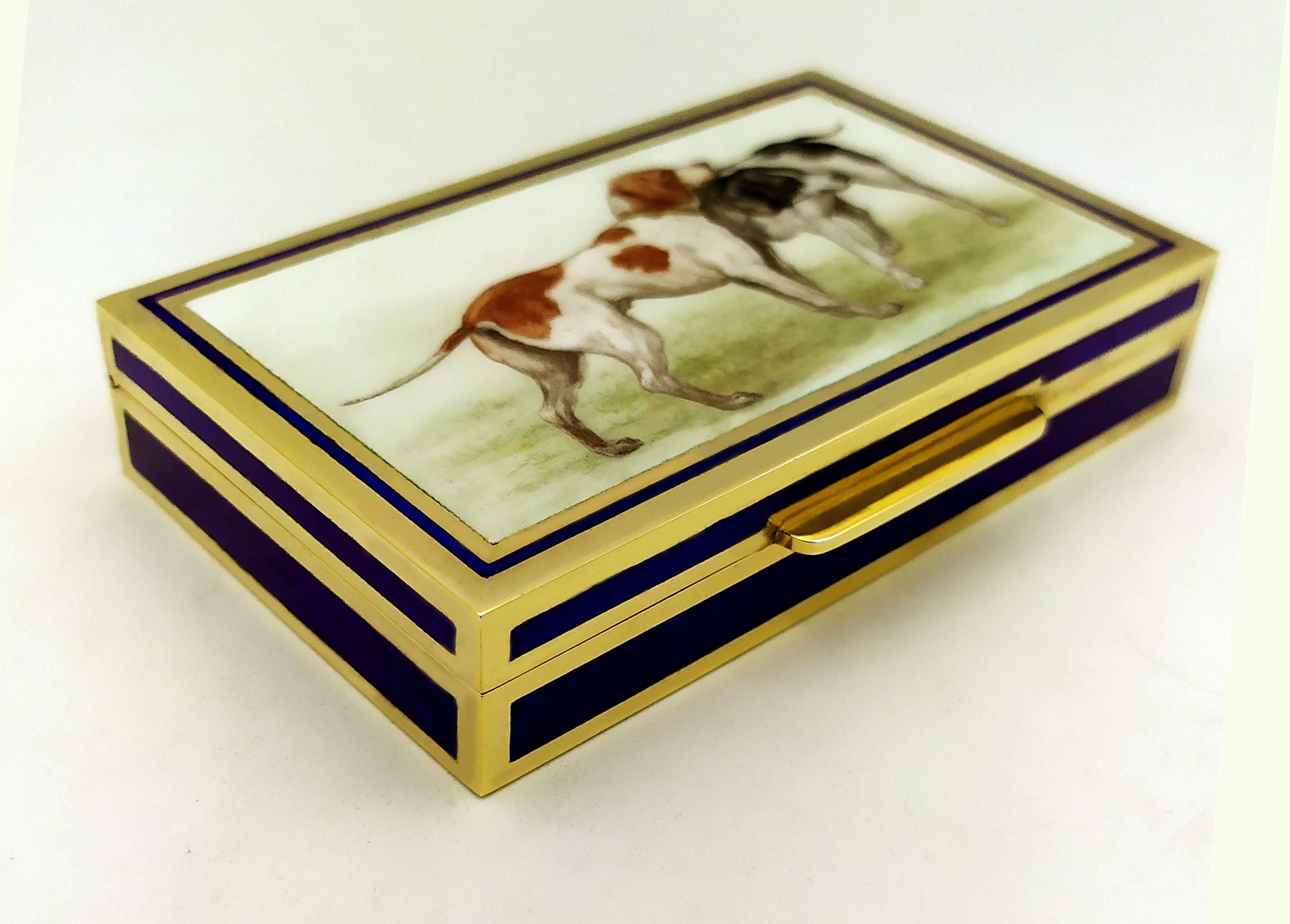 italien Étui à cigarettes de poche avec chiens de chasse miniature en argent sterling peint à la main et émaillé en vente