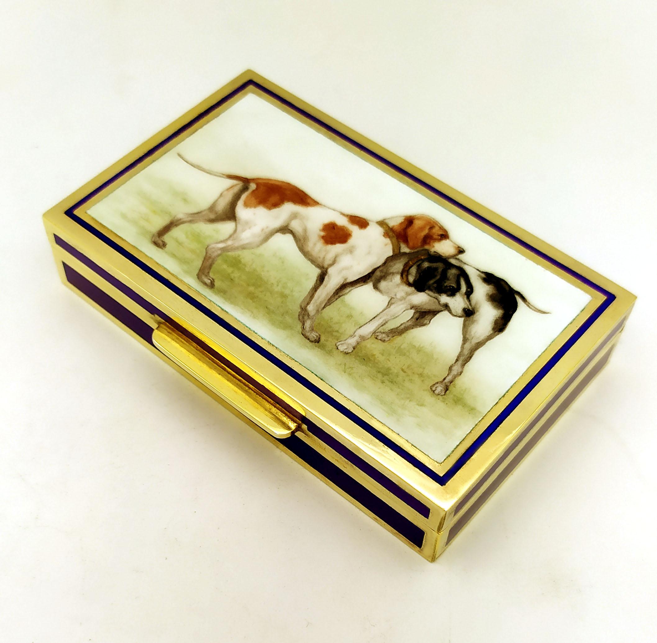 Gravé Étui à cigarettes de poche avec chiens de chasse miniature en argent sterling peint à la main et émaillé en vente