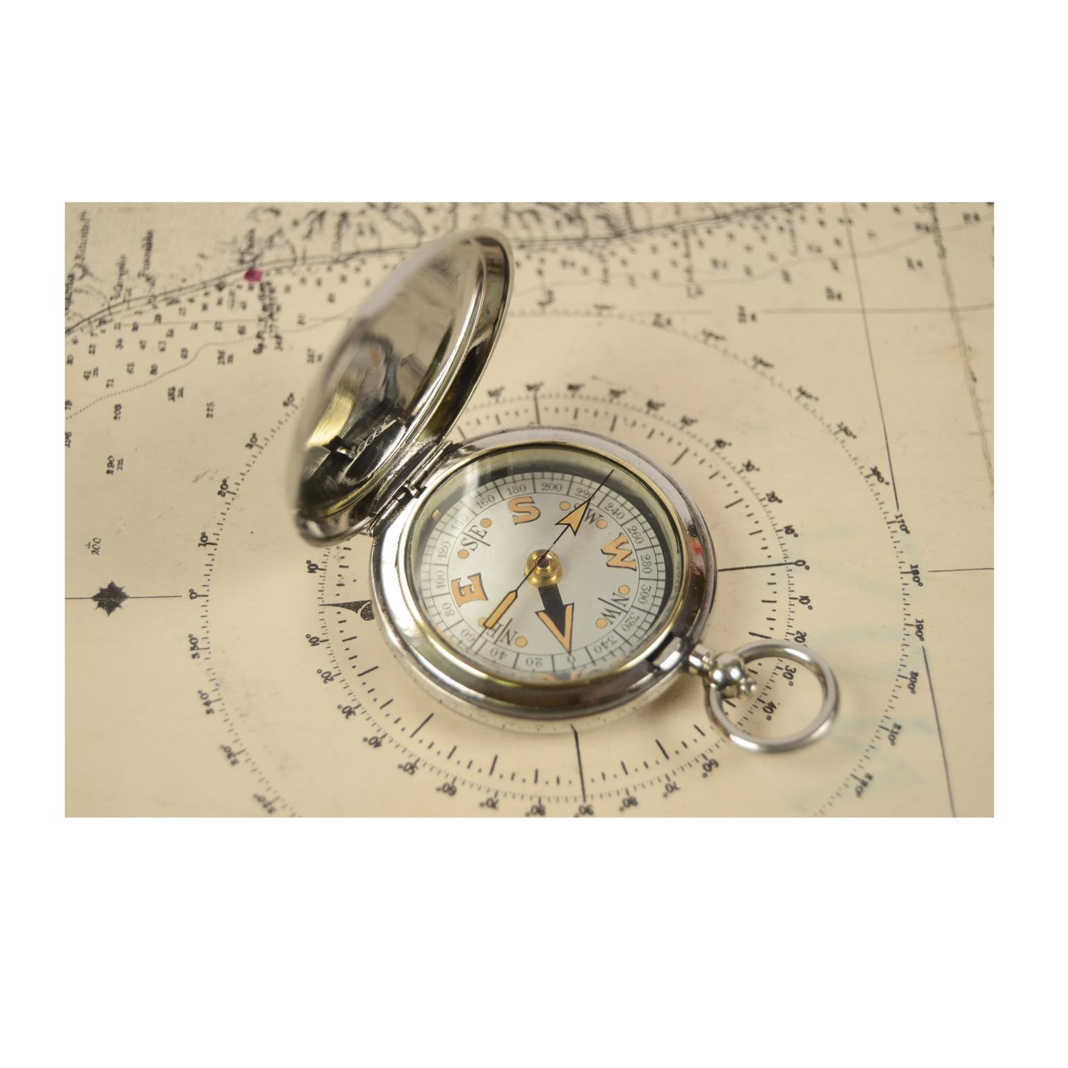 Pocket compass used by British aviation officers of chromed brass in the shape of a pocket watch, signed Dennison Birmingham VI 51263 from 1917. The compass has a snap-lock lid with release button inside the ring. Four-winds compass card complete