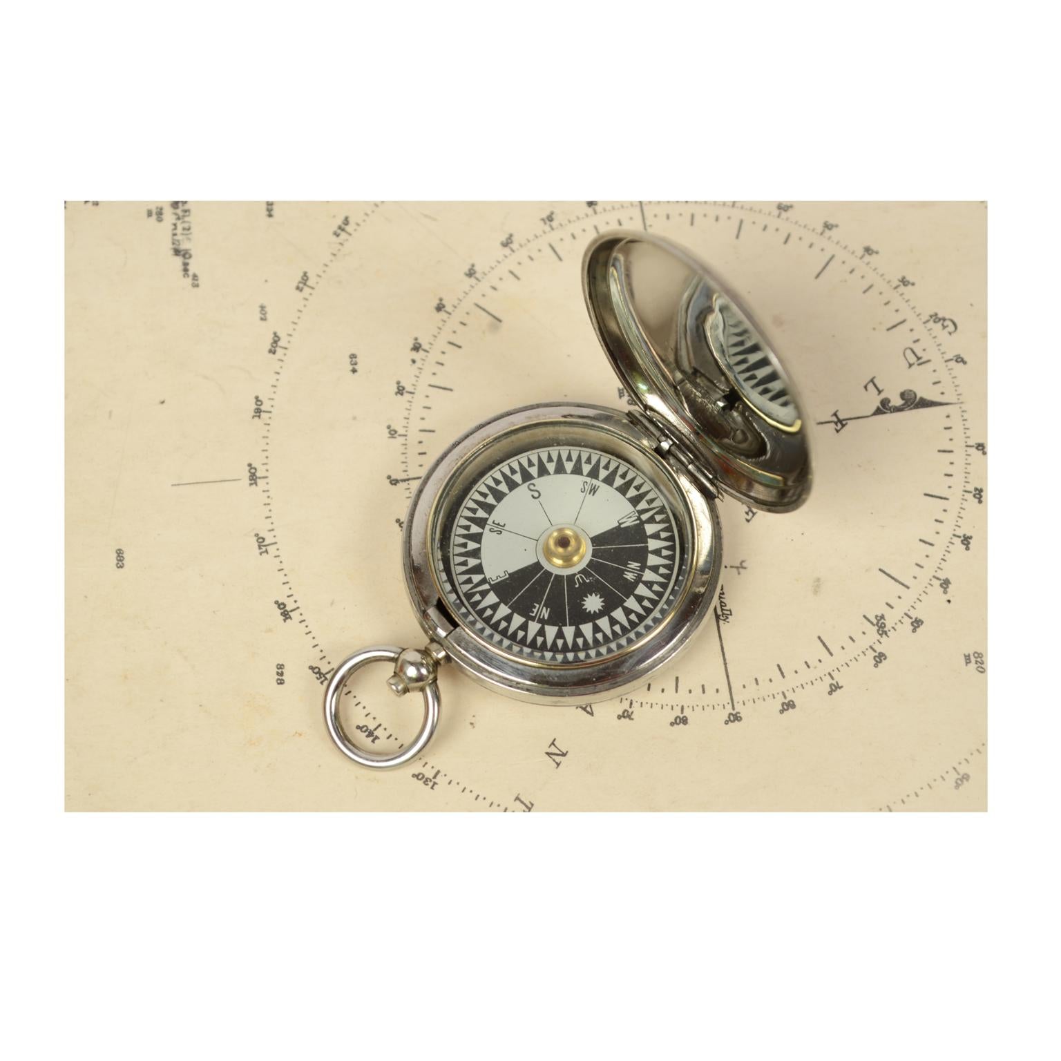 Pocket compass for a Royal air force officer signed Short & Mason Ltd London 1916 V 110312 made of chromed brass in the shape of a pocket watch. The compass is equipped with a lid with snap closure with release button inside the ring. Four-winds