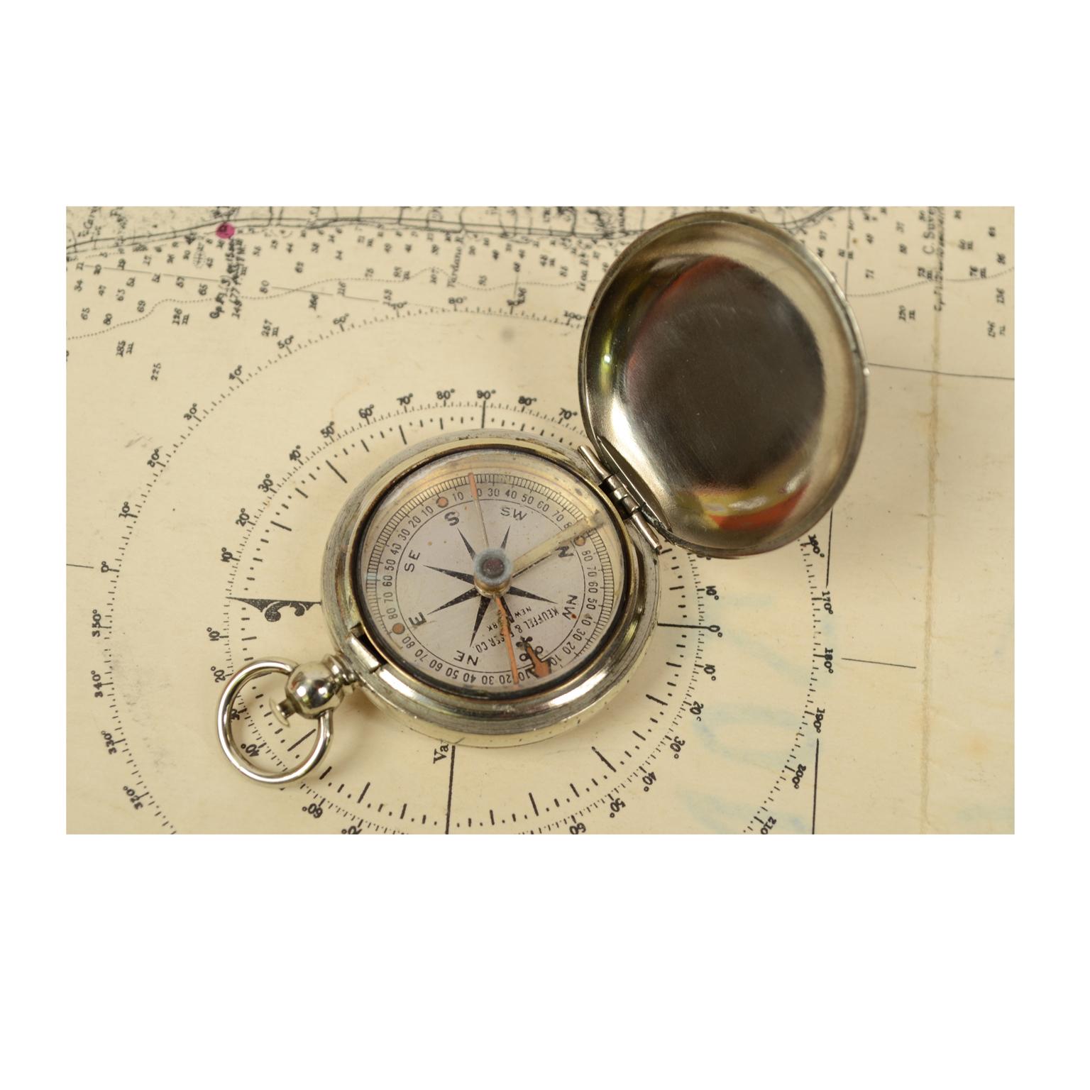 Pocket compass signed Keuffel & Esser Co New York, used by US Army officers during the First World War of chrome-plated brass in the shape of a pocket watch. The compass is equipped with a lid with snap closure with release button inside the ring.