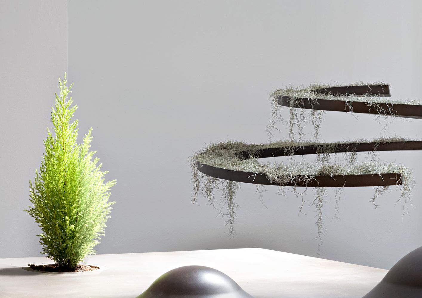 Pocket-Landscape „“Spirale“ Landschaftsskulptur aus schwarzem Eisen von Aldo Cibic (Italienisch) im Angebot