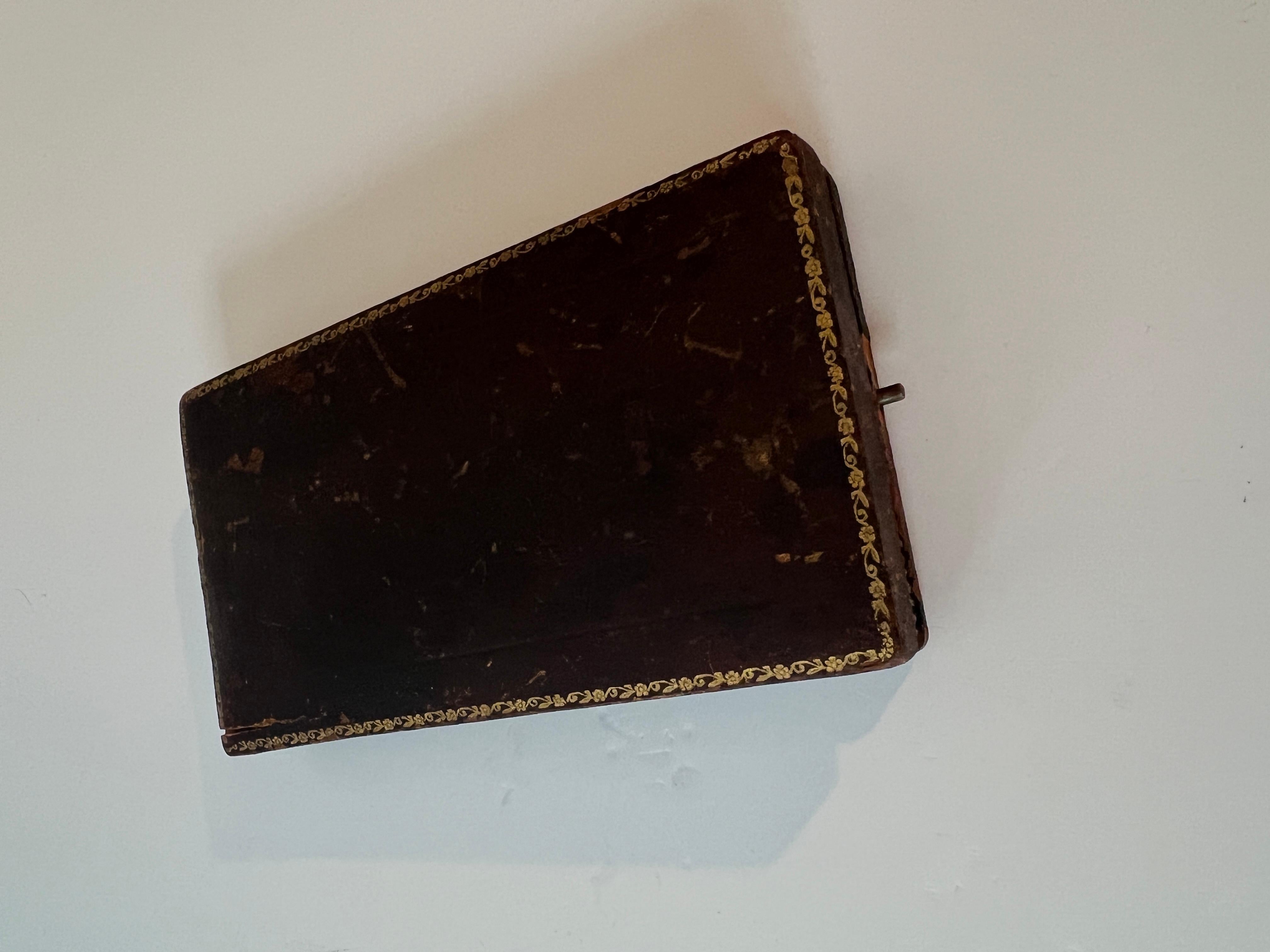 Pocket Magnifying Glass with Sterling Repoussé Handle Detail in Original Box 5
