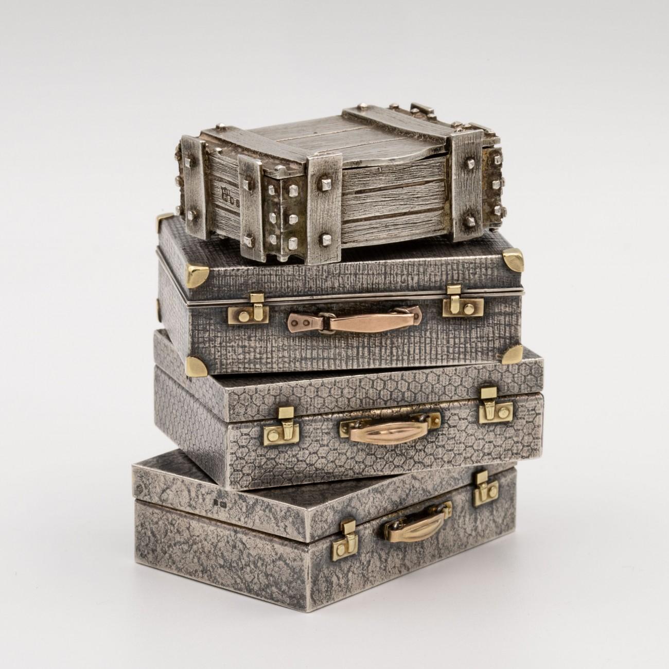 Miniature Sterling Silver Suitcase Box by Karel Bartosik, Hallmarked London 1983 13