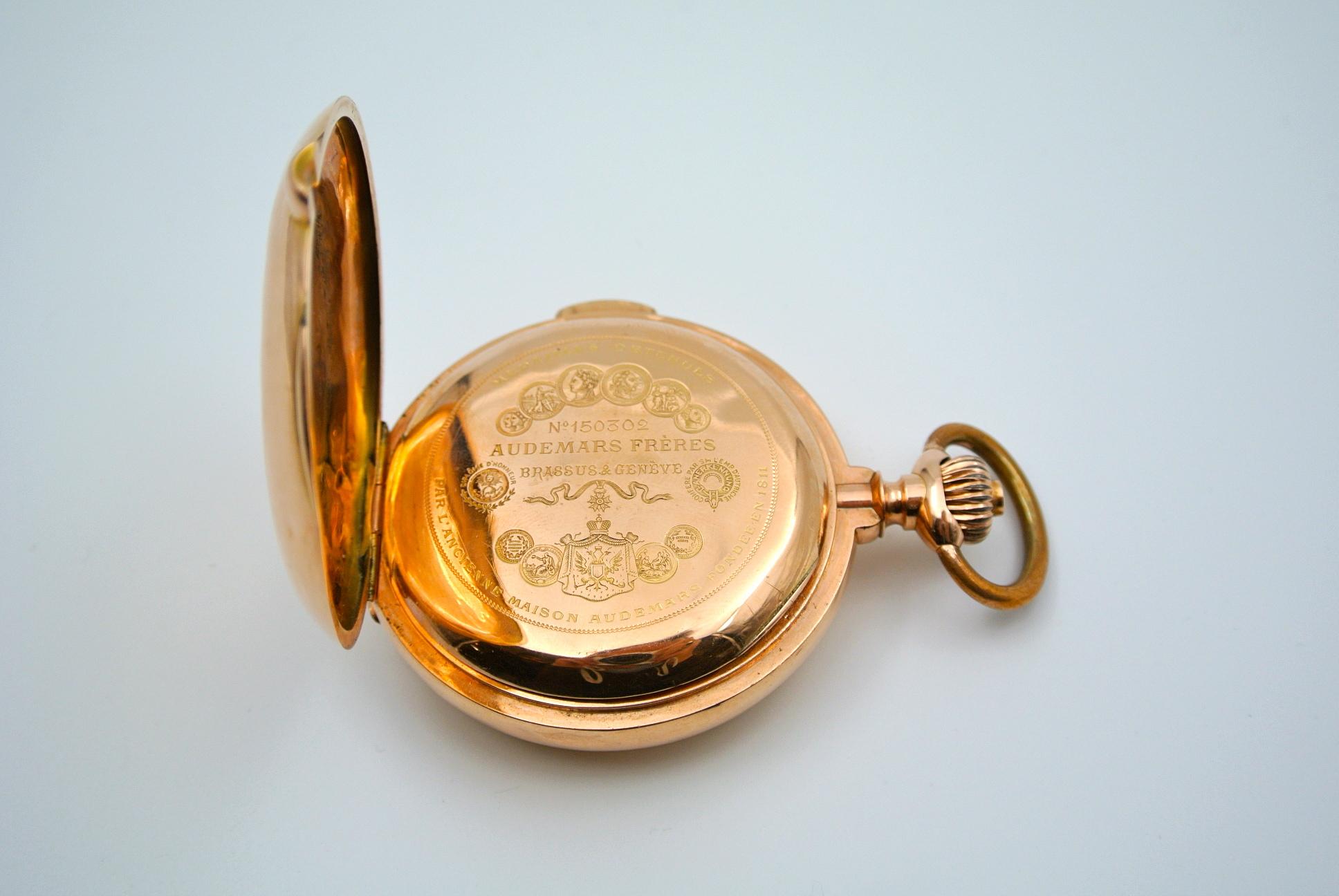Pocket watch, Gousset watch, with 18-carat gold mechanism and enameled on the dial with mythological sculptures with chimes to indicate the hours and minutes.
19th century
Napoleon III period
Measures: W 60 mm, H 80 mm, D 18 mm.
  