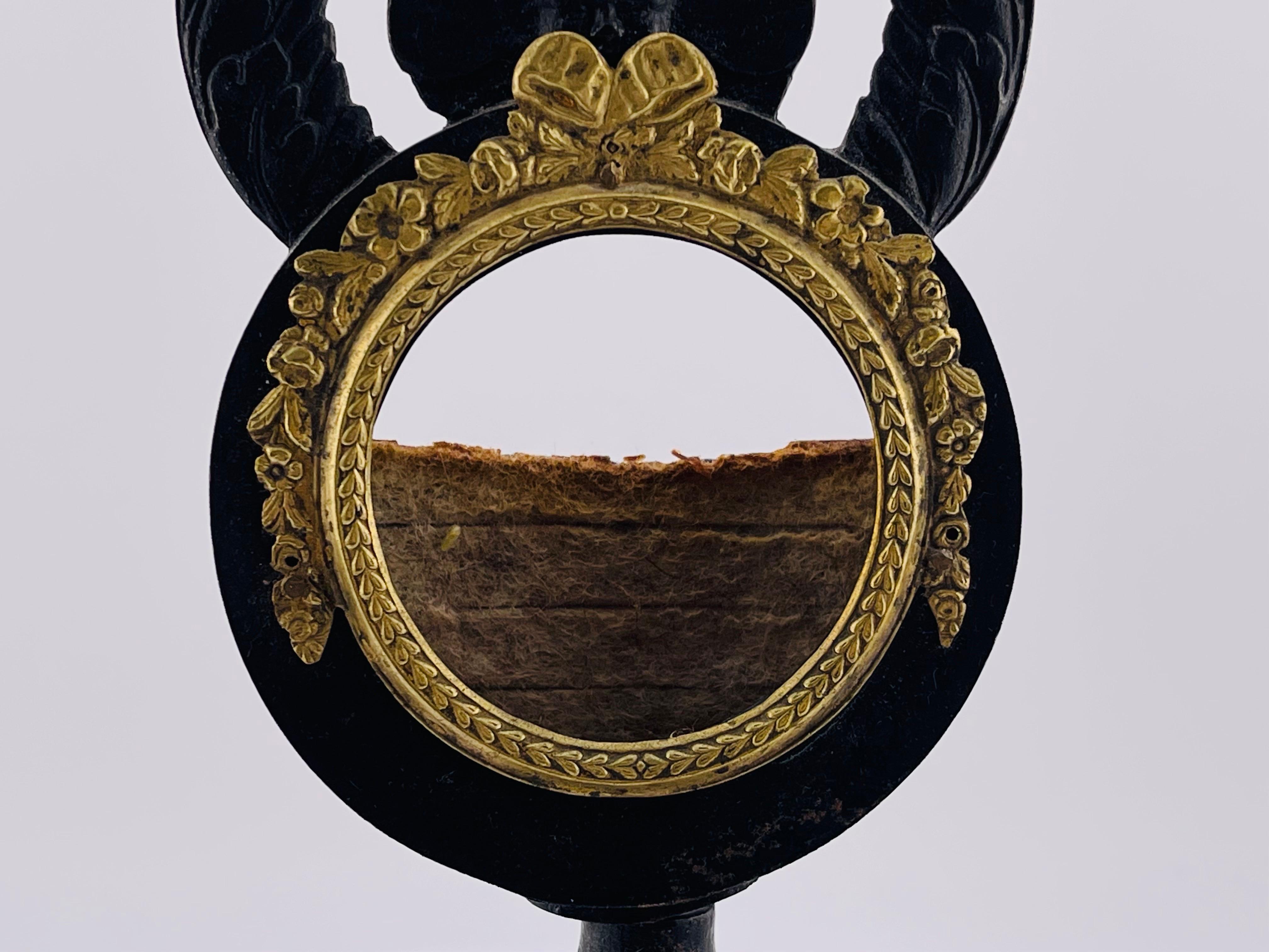 Porte-montre de poche avec lyre 1180 fer de Berlin en vente 4