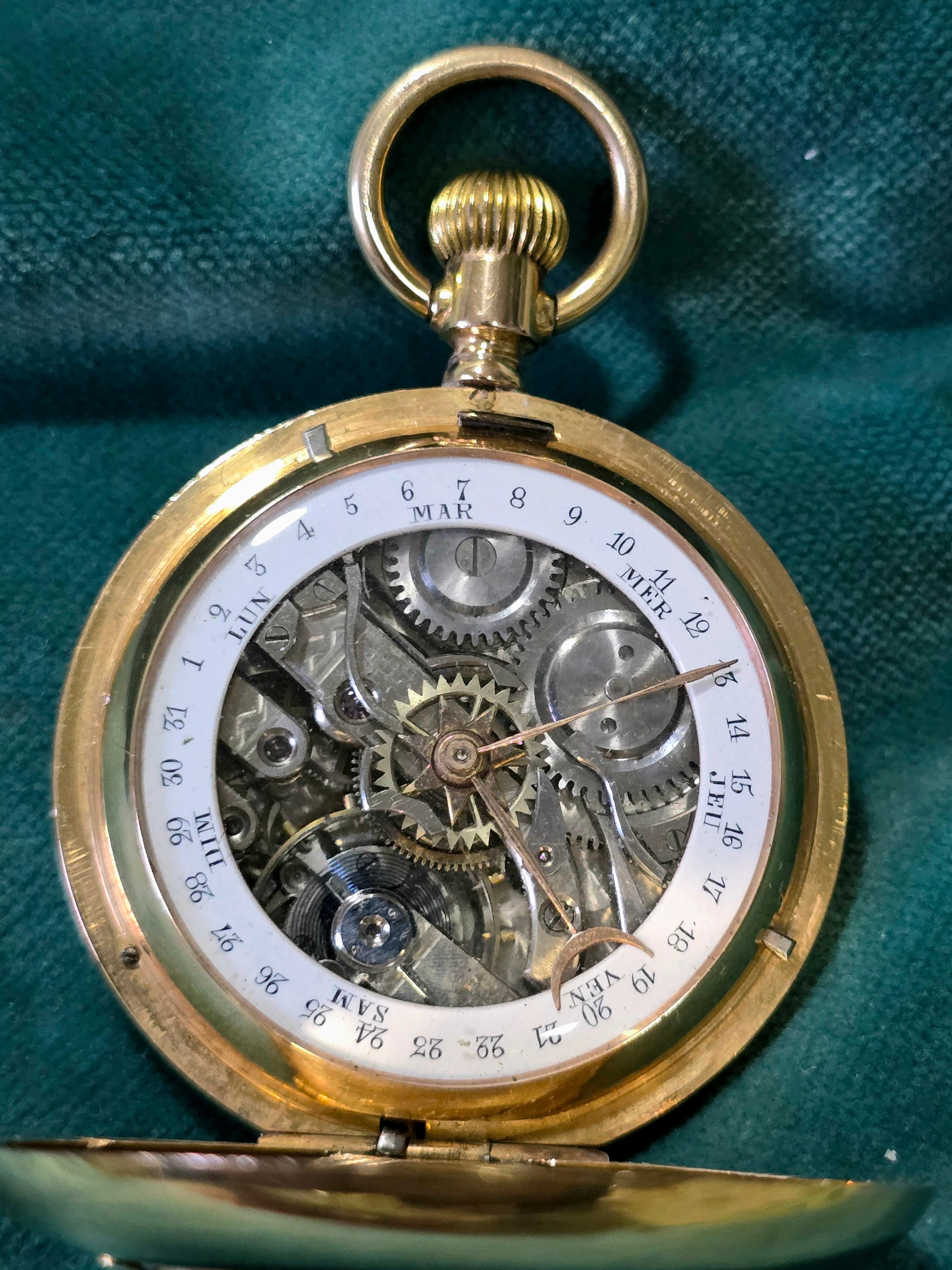 Taschenuhr aus 18 Karat Gold, datiert aus der Zeit um 1900 mit Kalender (Spätes 19. Jahrhundert) im Angebot