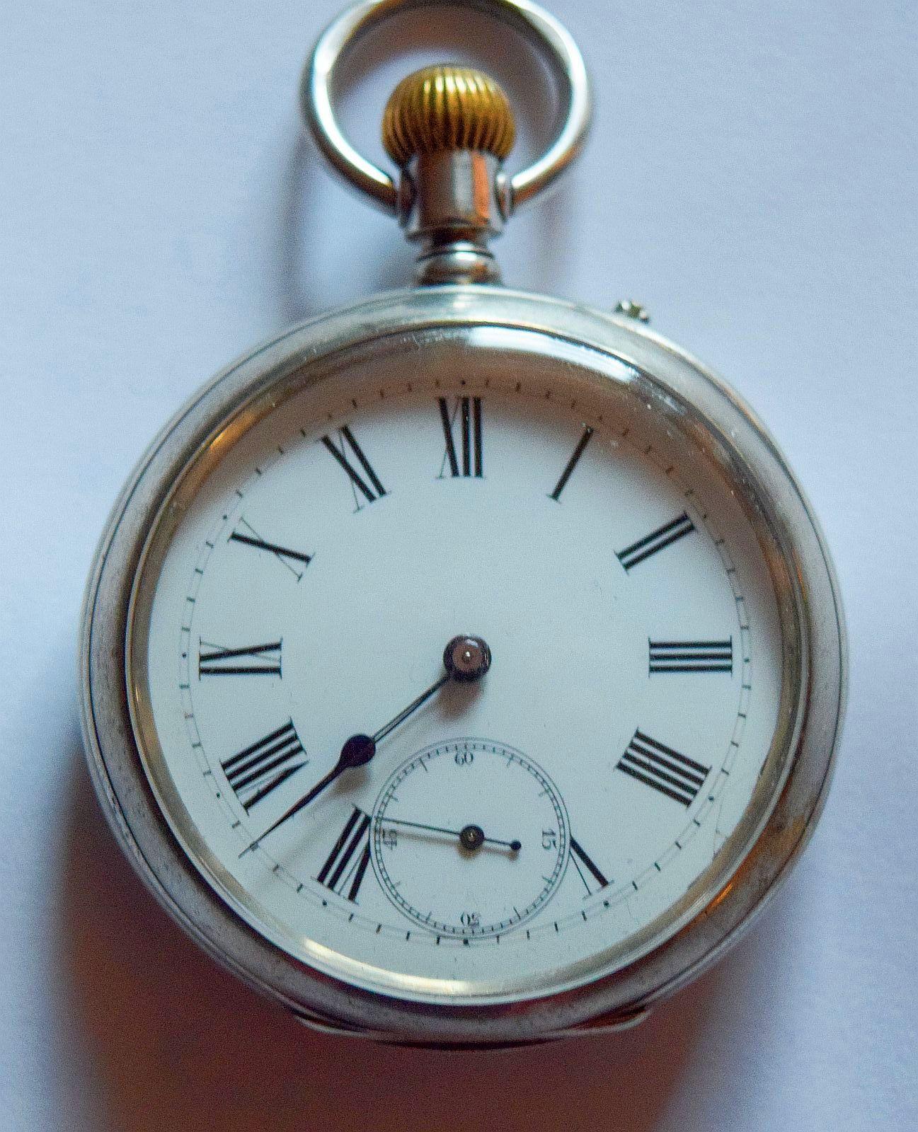 Lovely English Silver open face pocket watch in great condition.
Top winder.
Double back.
Great silver case with minor small dents due to age.
Lovely dial with Roman numerals and with sub seconds at 6.
Blackened steel hands,
Movement is in lovevly
