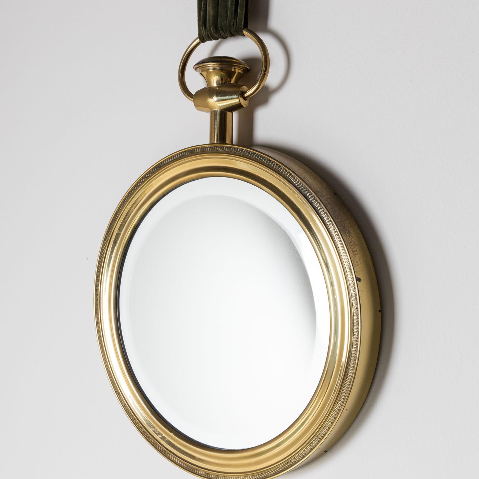 Specchio da parete con orologio da tasca in stile Piero Fornasetti, Italia In condizioni buone in vendita a New York, NY