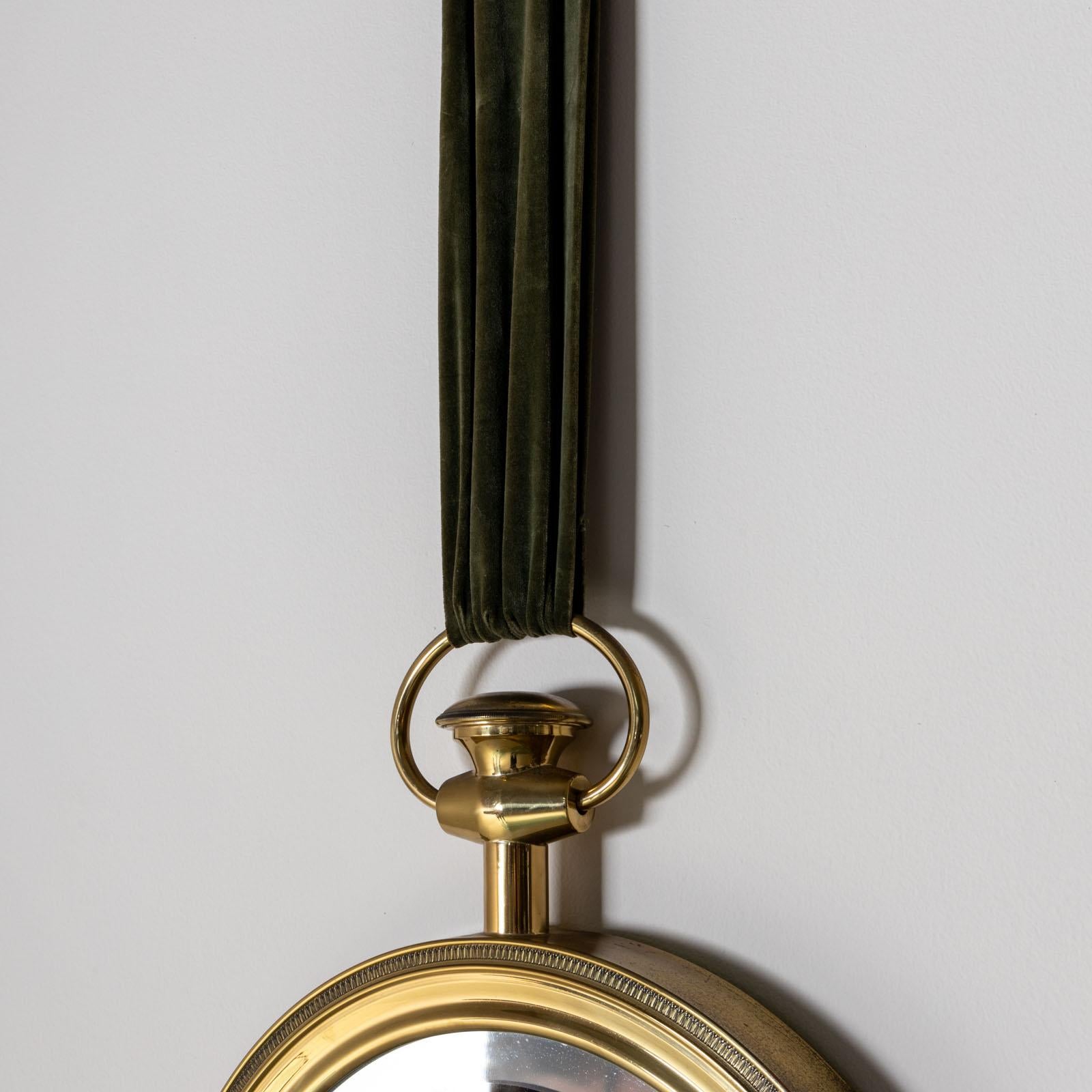 Ottone Specchio da parete con orologio da tasca in stile Piero Fornasetti, Italia in vendita